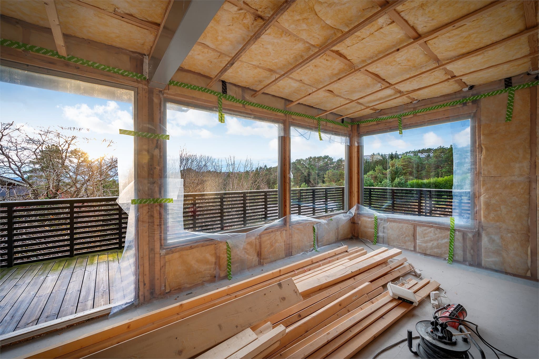 - Fra stuen har du direkte adkomst til en solrik altan -