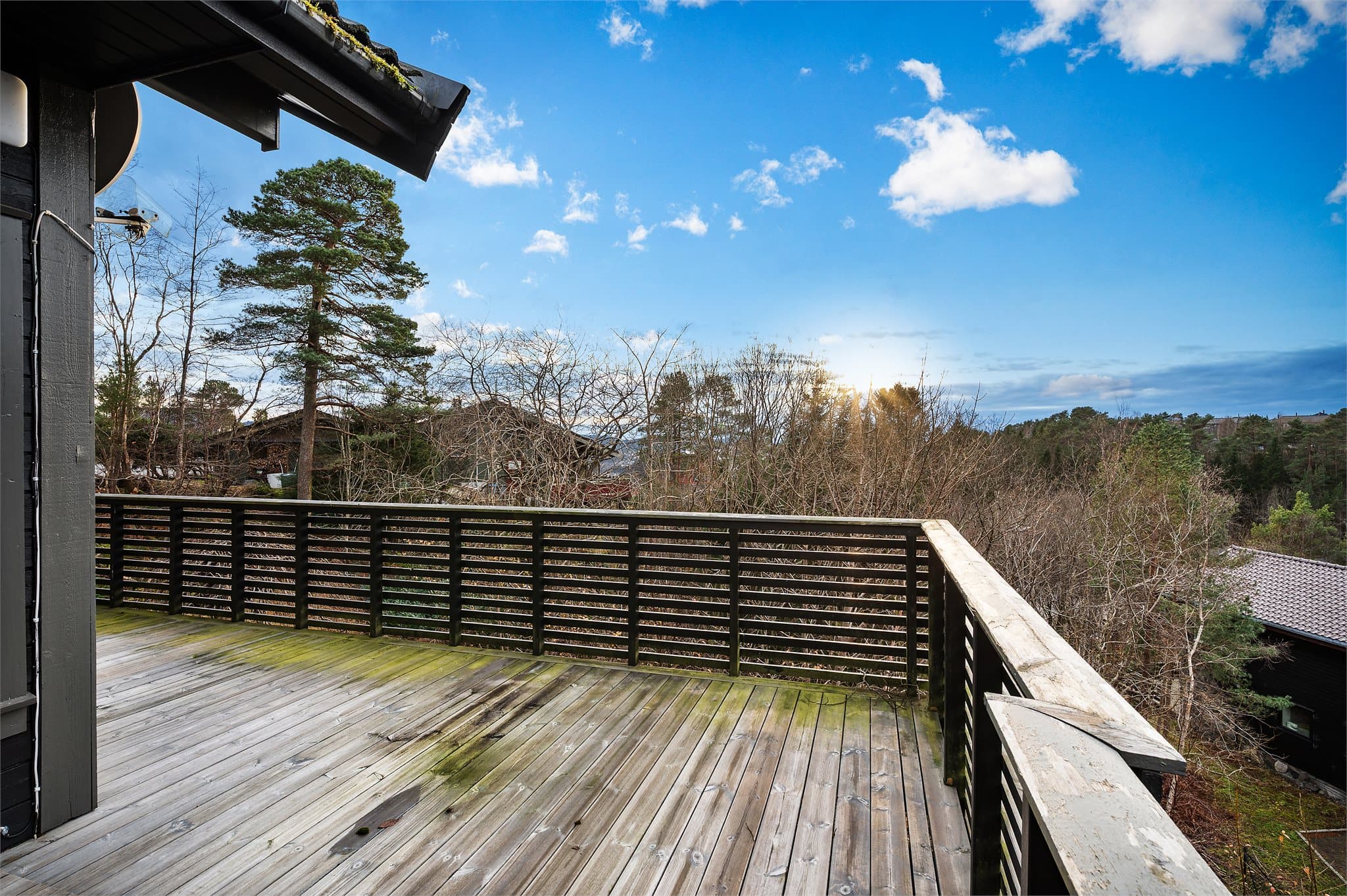 - Emera eiendomsmegling v/Erlend Stokmo har gleden av å presentere Tjørnhaugen 76 -