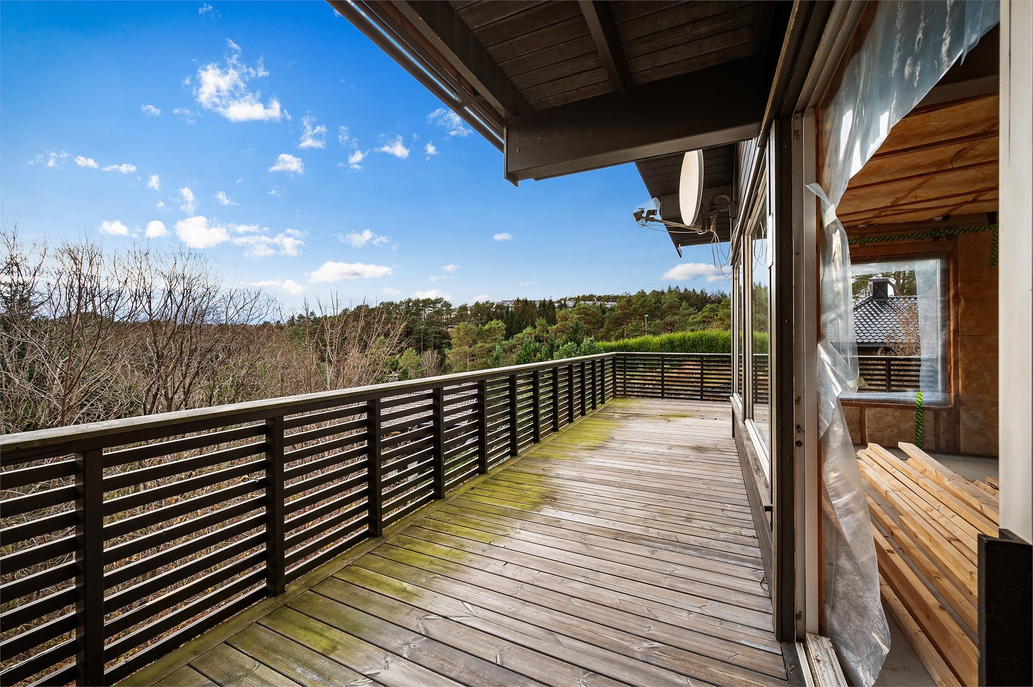 - Emera eiendomsmegling v/Erlend Stokmo har gleden av å presentere Tjørnhaugen 76 -