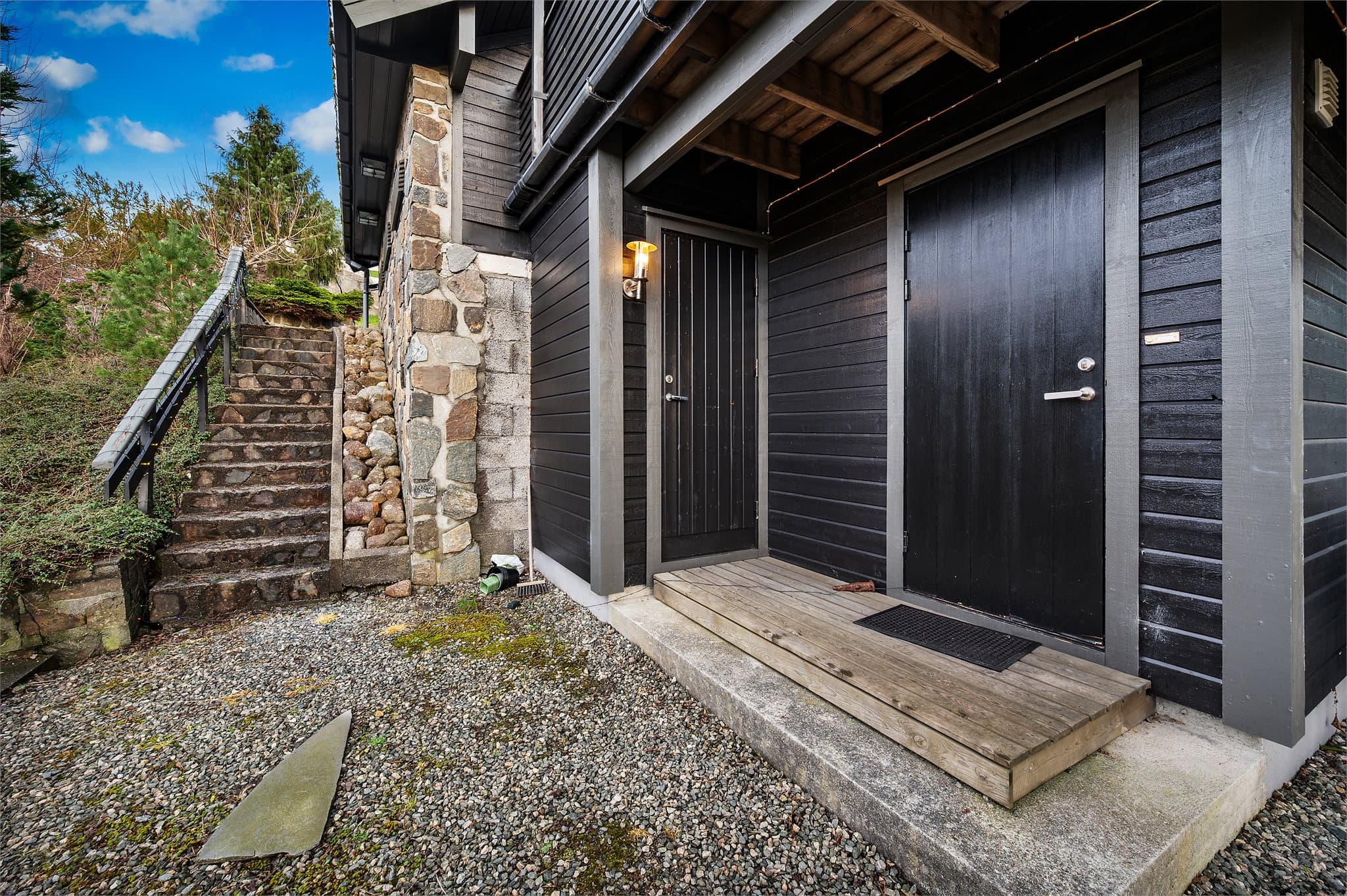 - Boligen har egen utleiedel som måler 64m² -