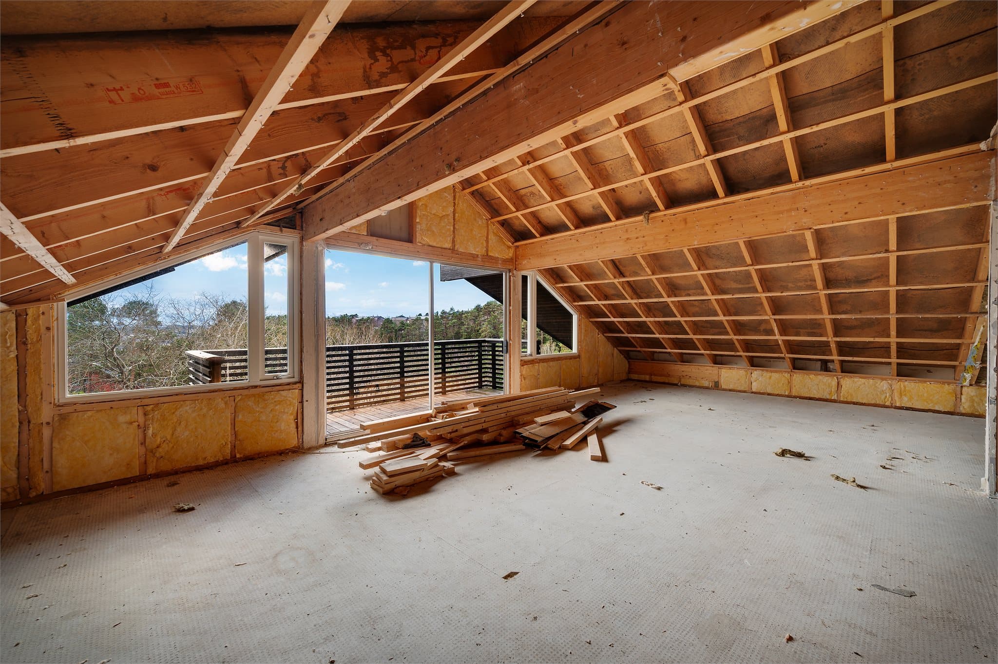 - Emera eiendomsmegling v/Erlend Stokmo har gleden av å presentere Tjørnhaugen 76 -