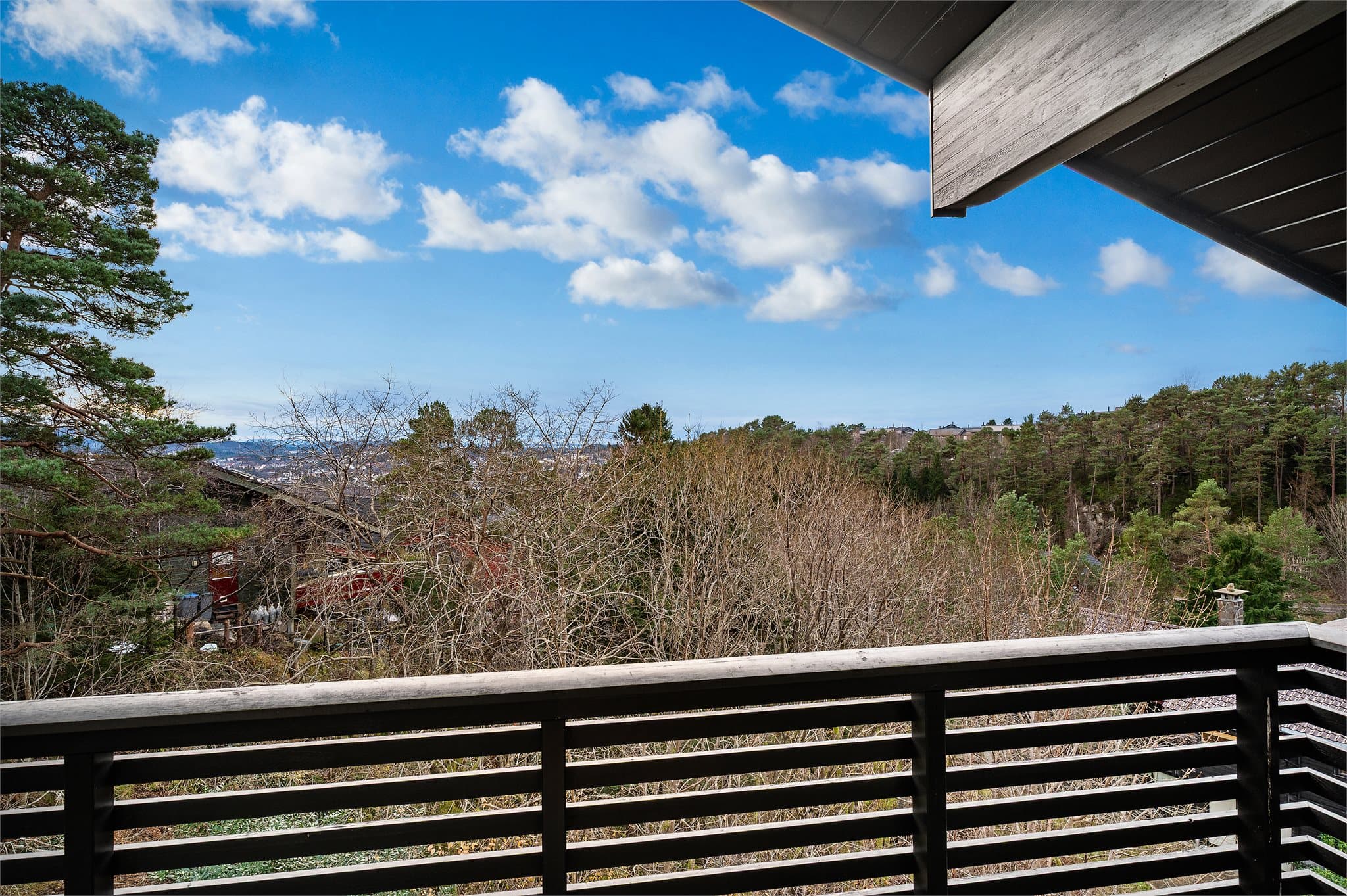 - Emera eiendomsmegling v/Erlend Stokmo har gleden av å presentere Tjørnhaugen 76 -