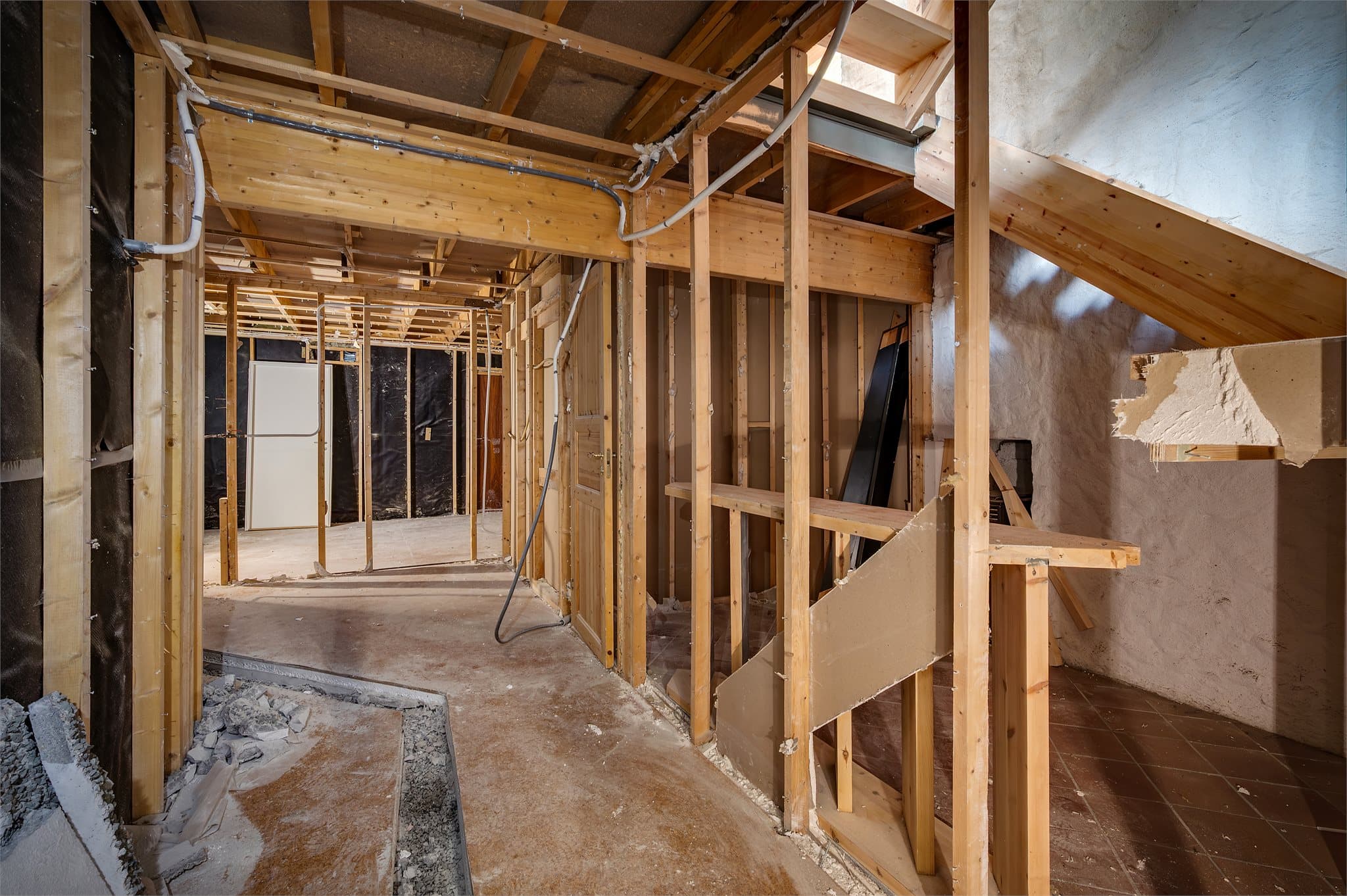 - Emera eiendomsmegling v/Erlend Stokmo har gleden av å presentere Tjørnhaugen 76 -