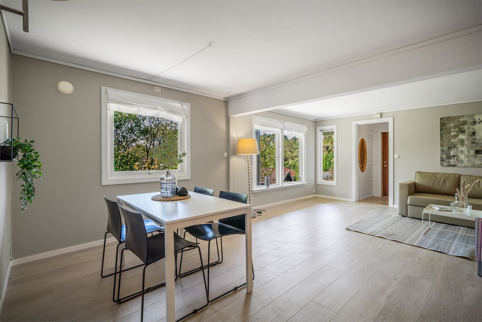 - Åpen stue/kjøkkenløsning som måler 39,4m² -