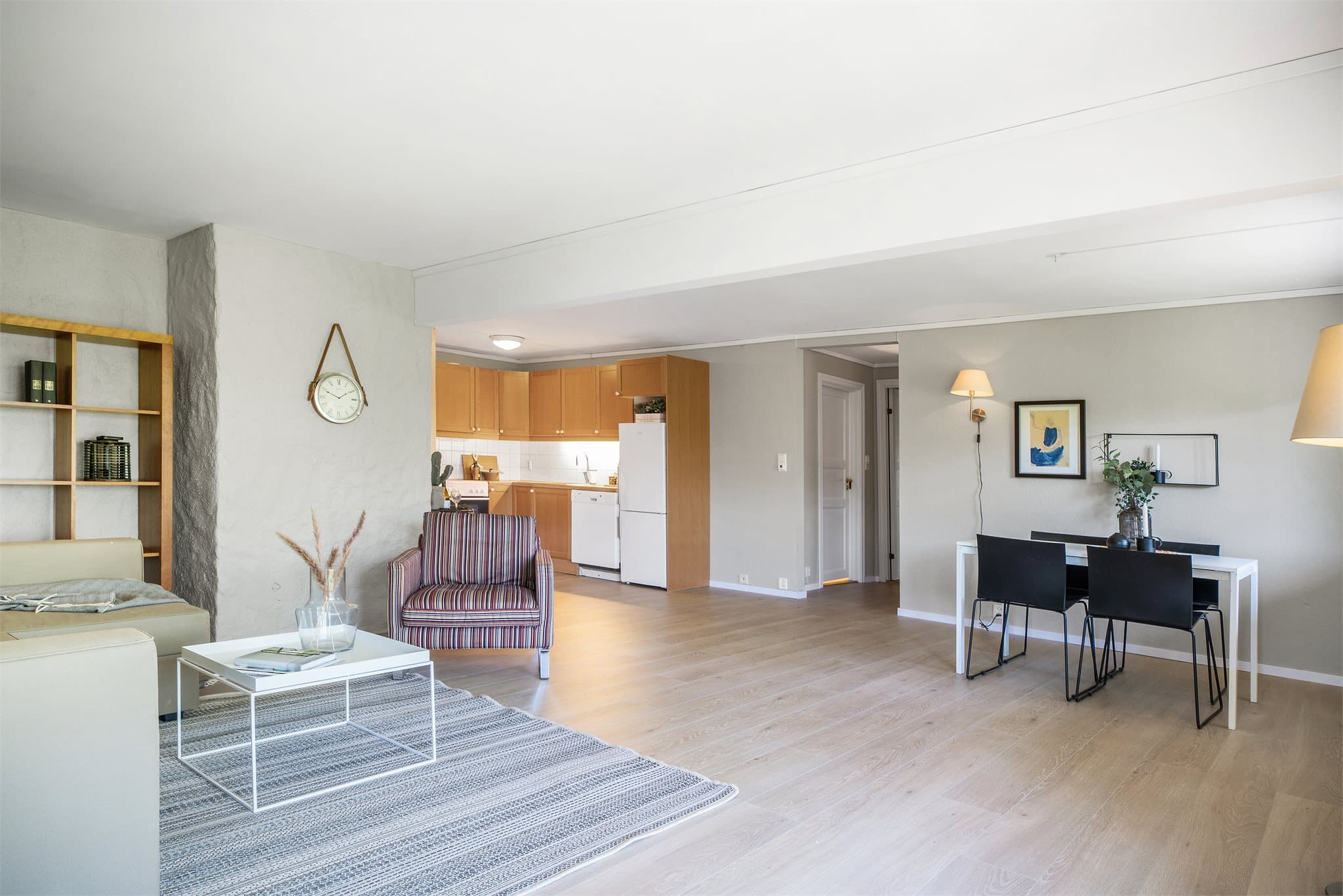 - Utleiedelen inneholder entrè, stue/kjøkken, gang, bad/vaskerom og soverom -