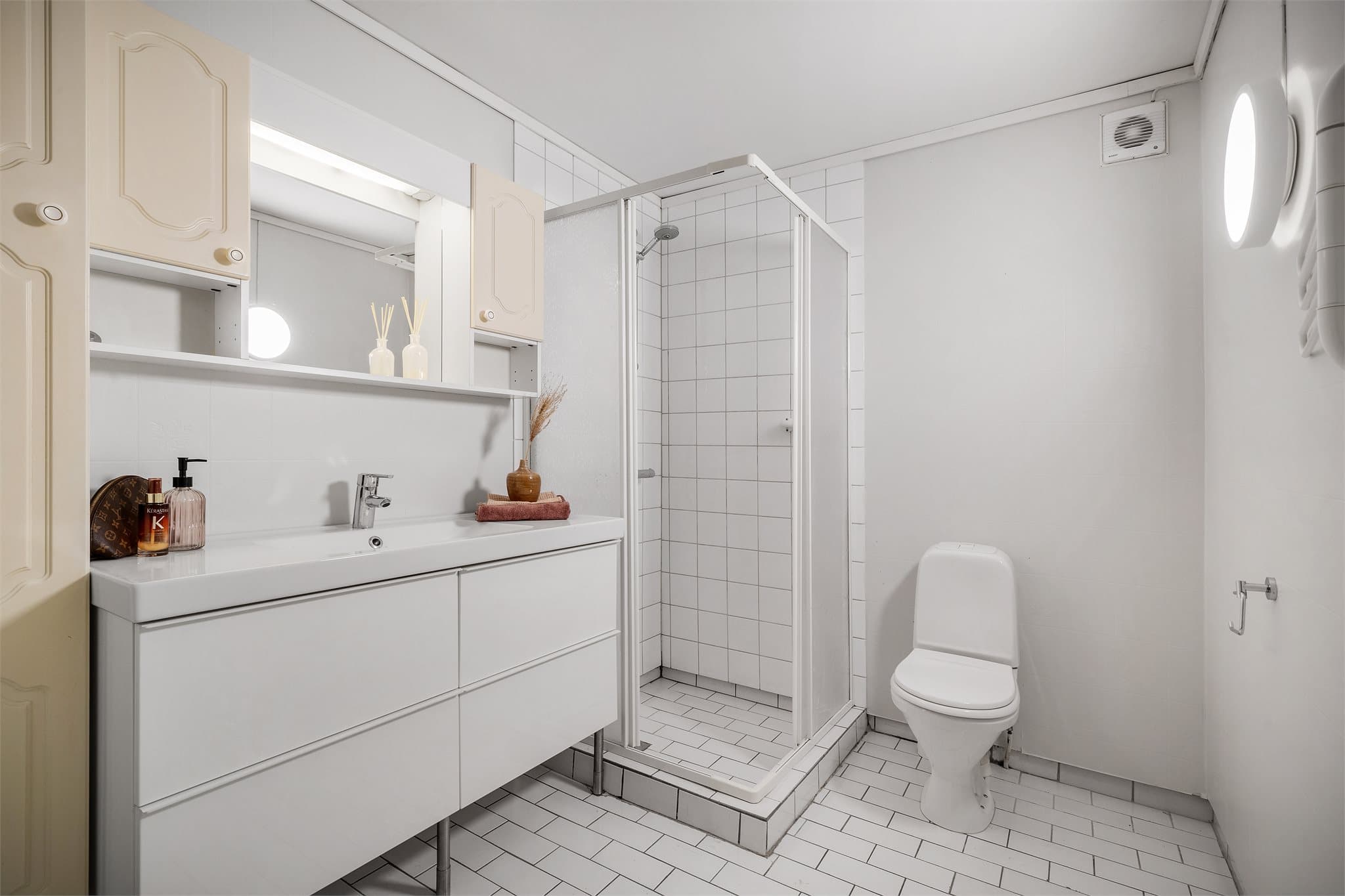 - Badet måler 6,5m² -