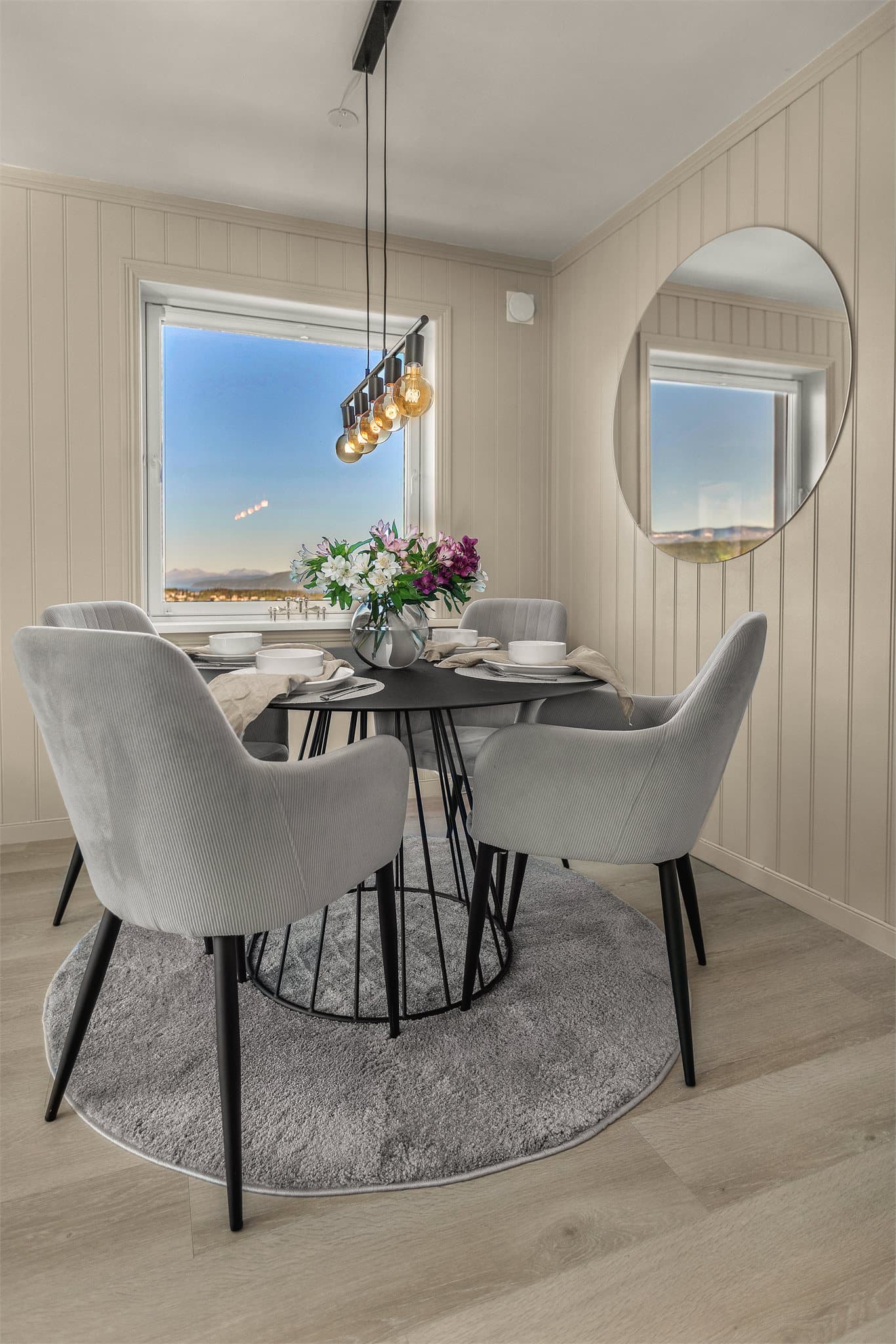 Vinduene i leiligheten har 3-lags glass fra 2018.