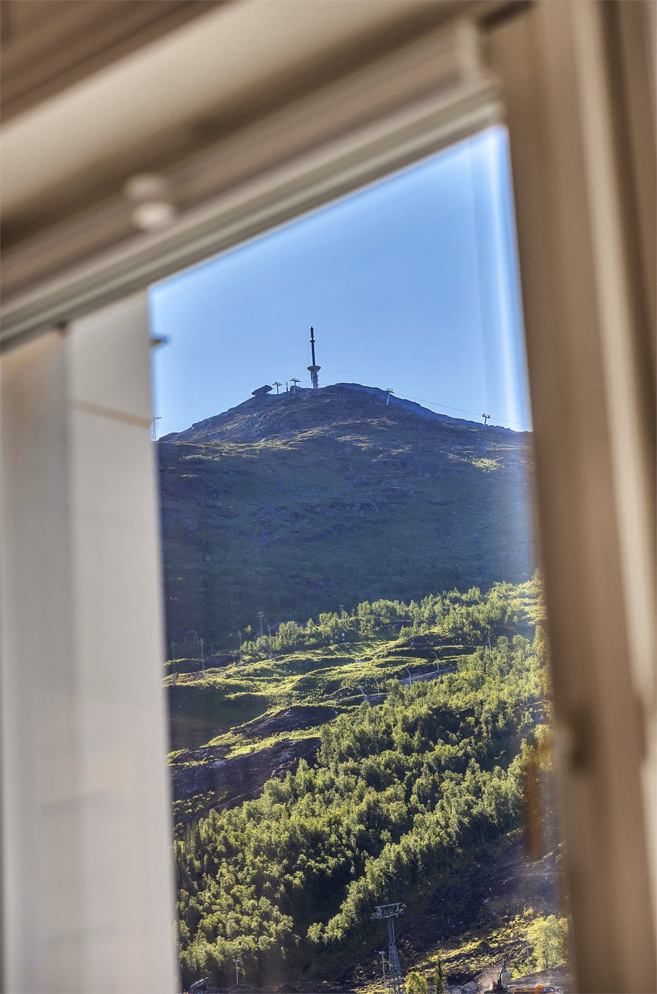 Utsikt mot Fjellheisrestauranten og Linken.
