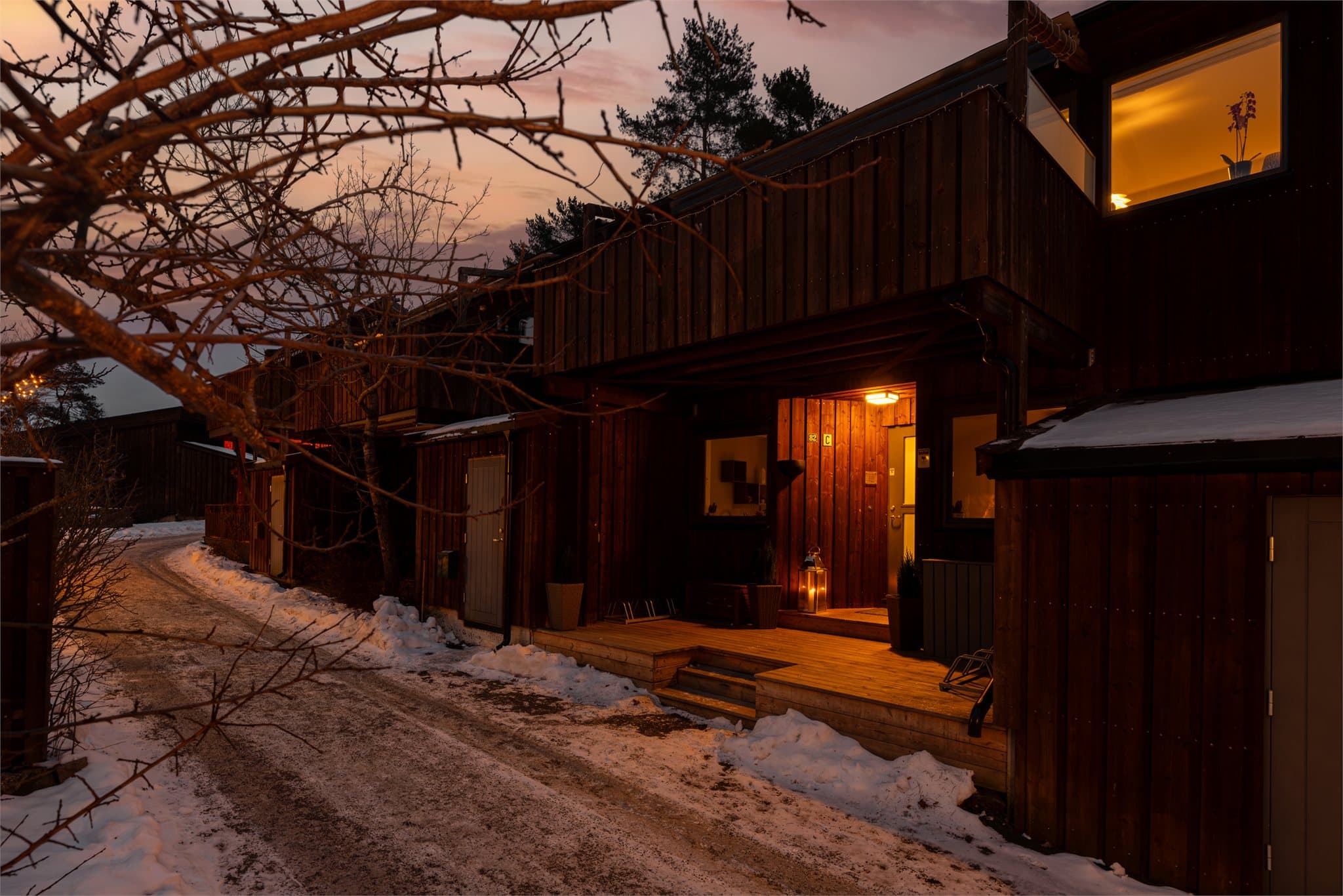 Anya Martinsen v. Emera Eiendomsmegling ønsker velkommen til Hallagerbakken 82C.