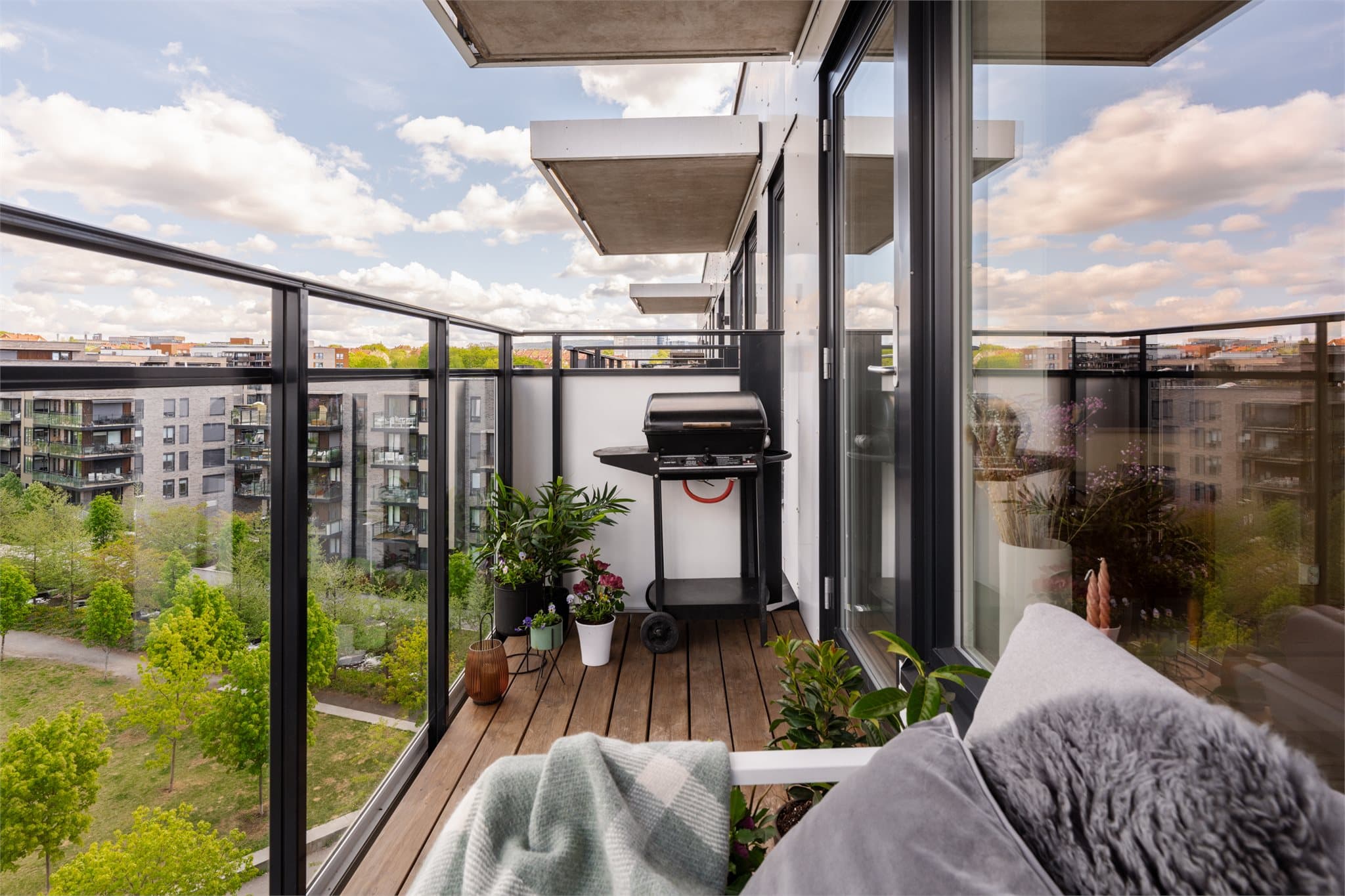 Balkongen er 4,4 m² og har plass til grill.