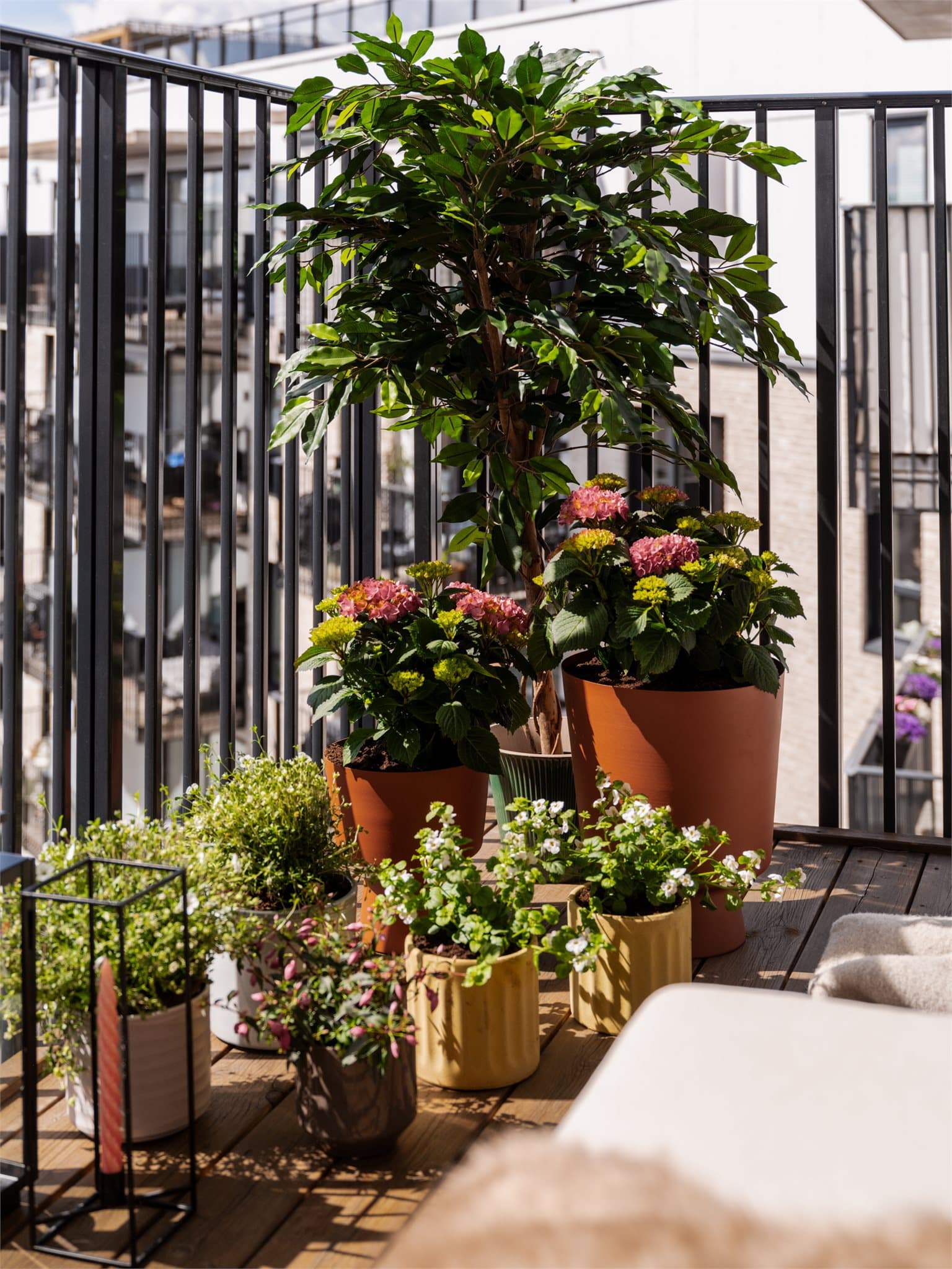 Balkongen gir flotte forhold for blomster og planter gjennom store deler av sesongen.