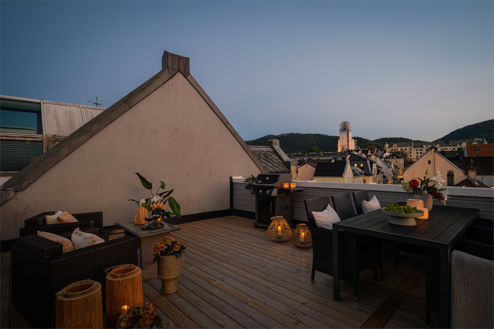 - En sjelden mulighet midt i bykjernen, med moderne kvaliteter, felles takterrasse og balansert ventilasjon -