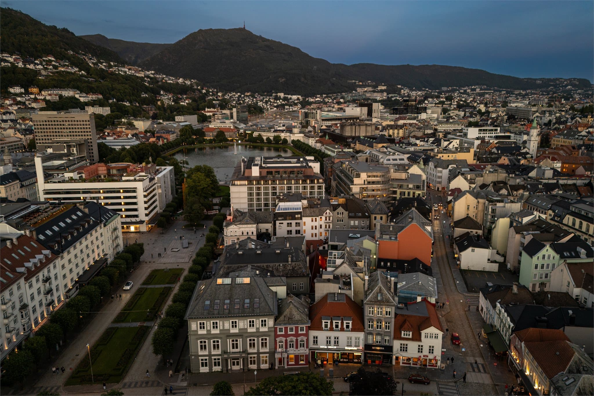 - Kort vei til vakre turområder som Stoltzen og Fløyen -