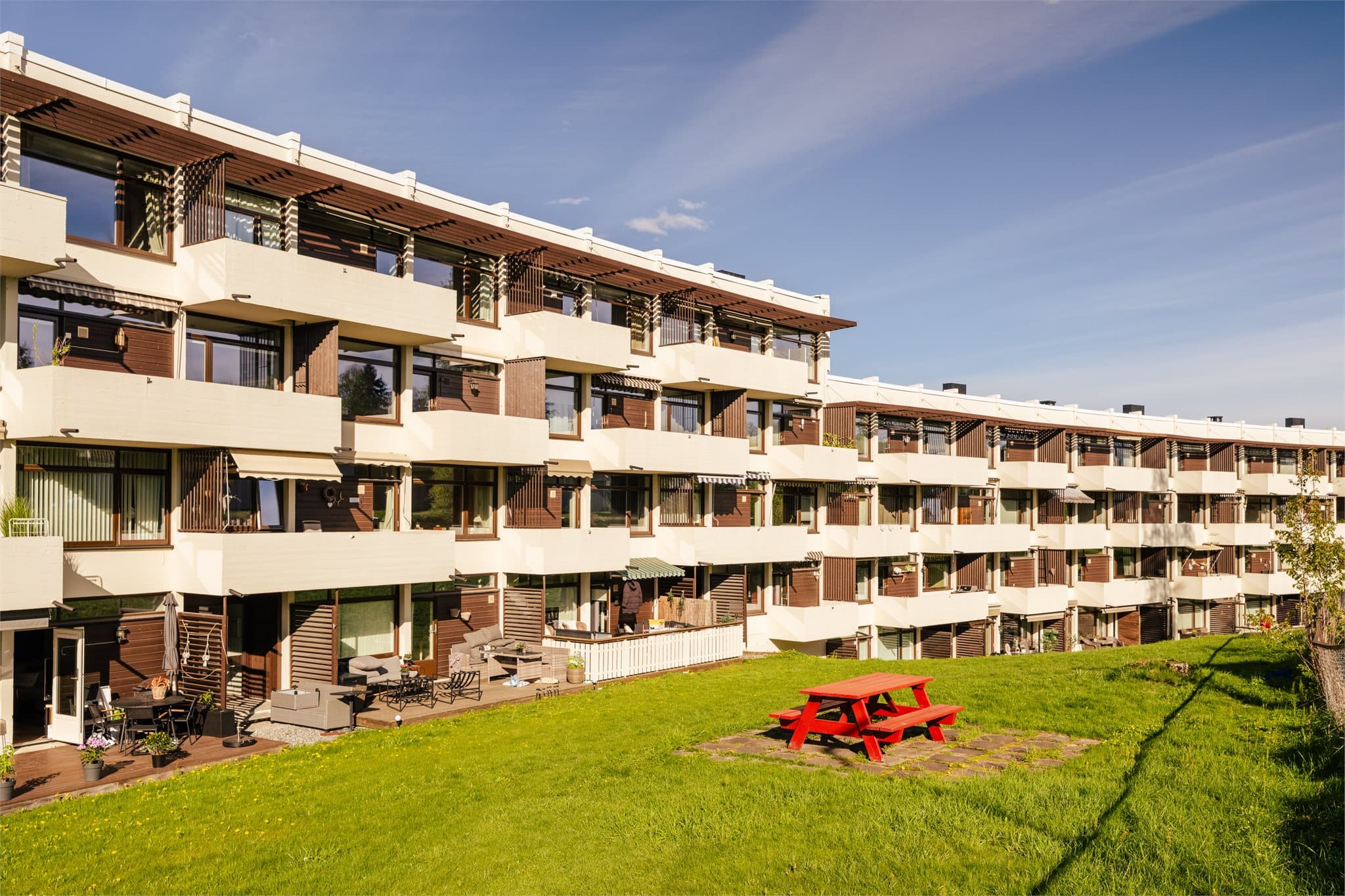 Leiligheten ligger i et attraktivt og veletablert boligområde på Strømmen i Lillestrøm kommune.