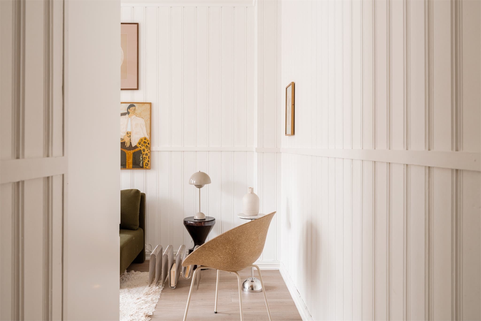 Fra entrèen er det adkomst til baderommet.