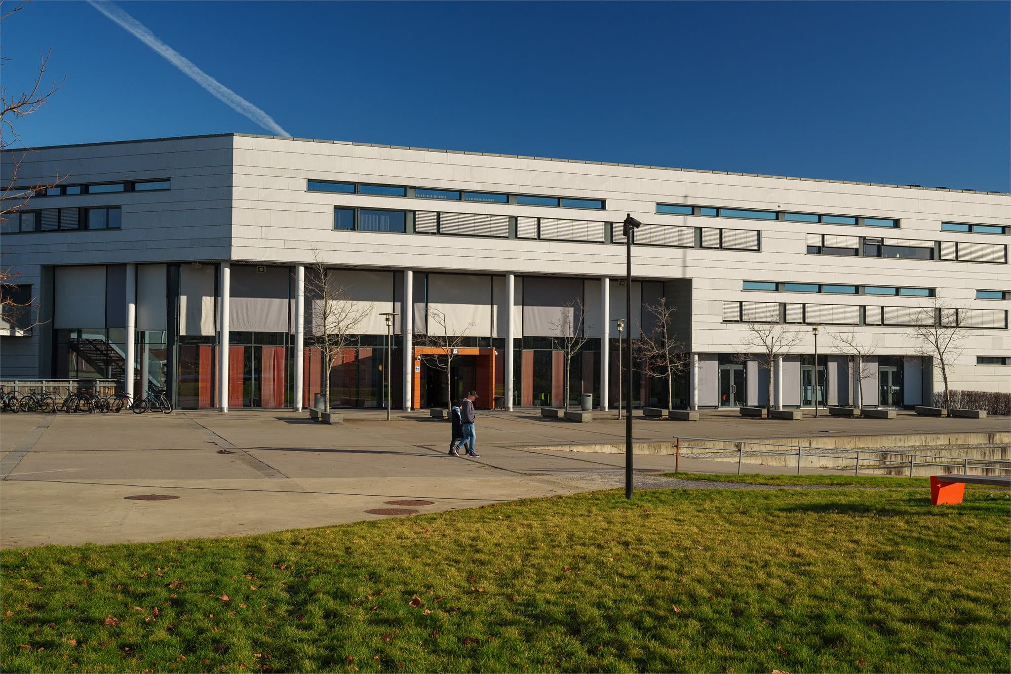 Kort vei til Mailand videregående skole, et praktisk tilbud for elever i nærområdet.