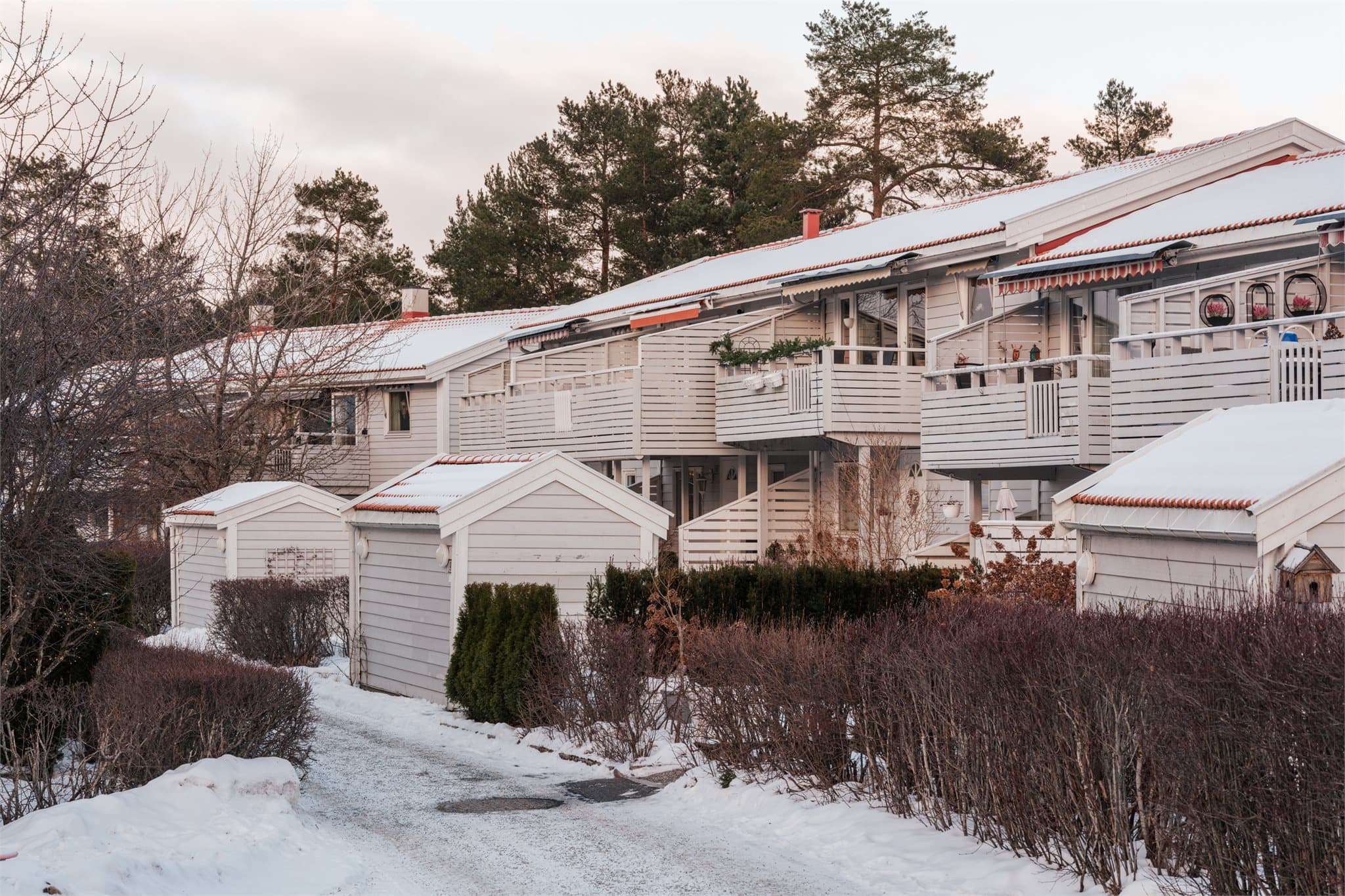 Nabolaget er spesielt godt egnet for familier, med lite trafikk og støy.