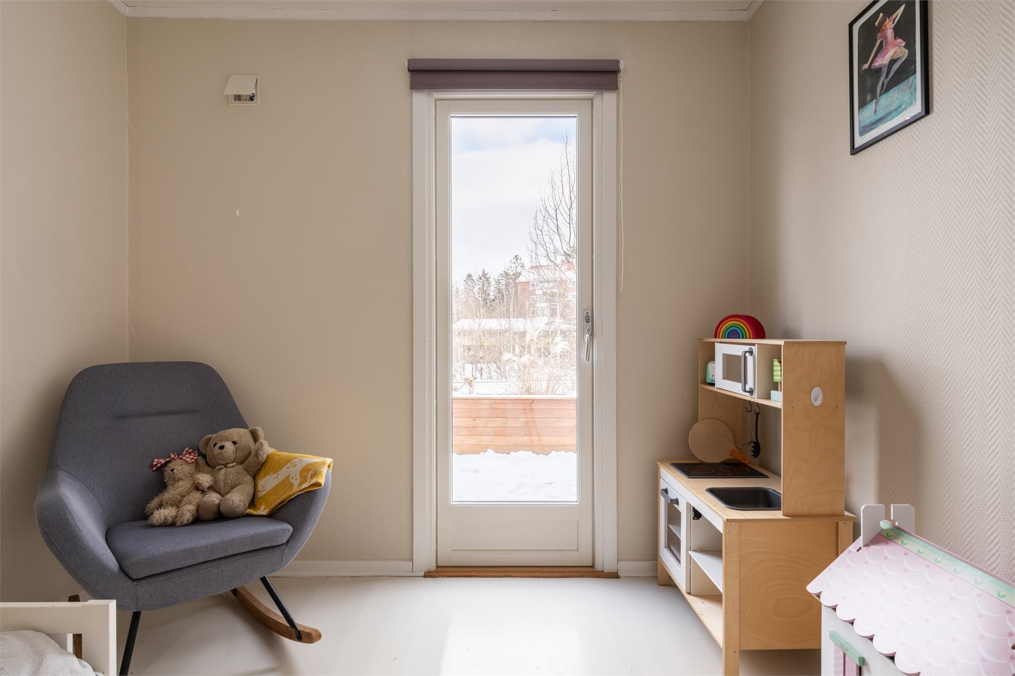 Terrassen på 25 m² gir en fin, privat uteplass tilknyttet soverommet.