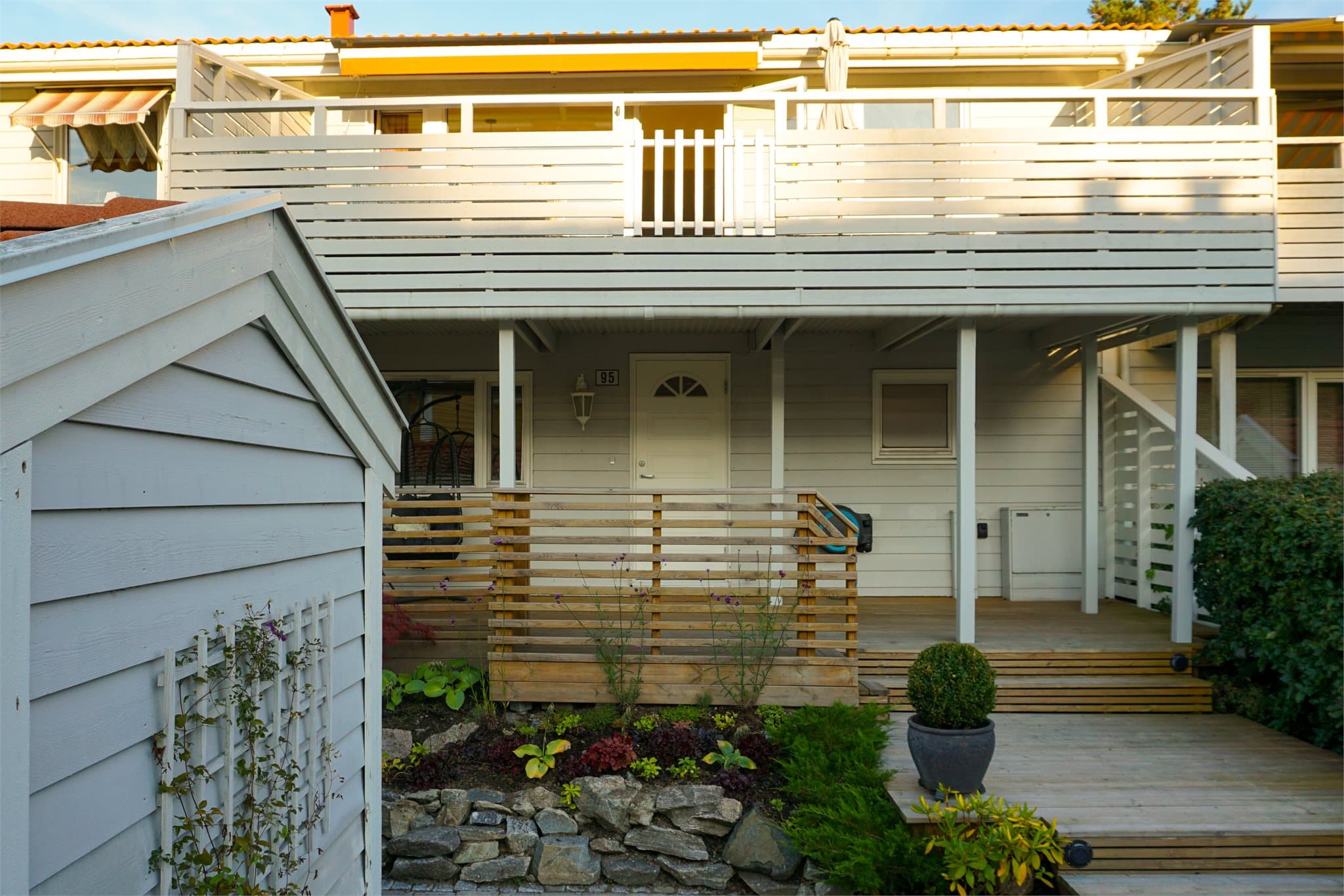 Et innholdsrikt og oppgradert rekkehus over to plan.