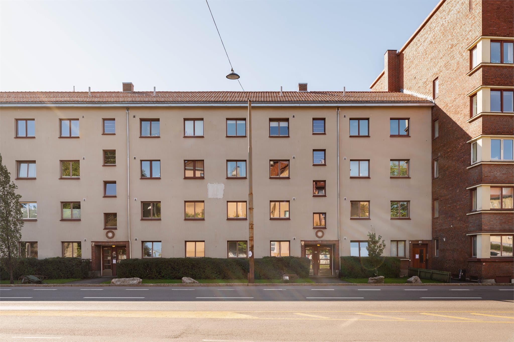 Fasadebilde. Her bor du på toppen av Iladalen med både dagligvare, butikker, offentlig kommunikasjon og rekreasjon innen gåavstand.