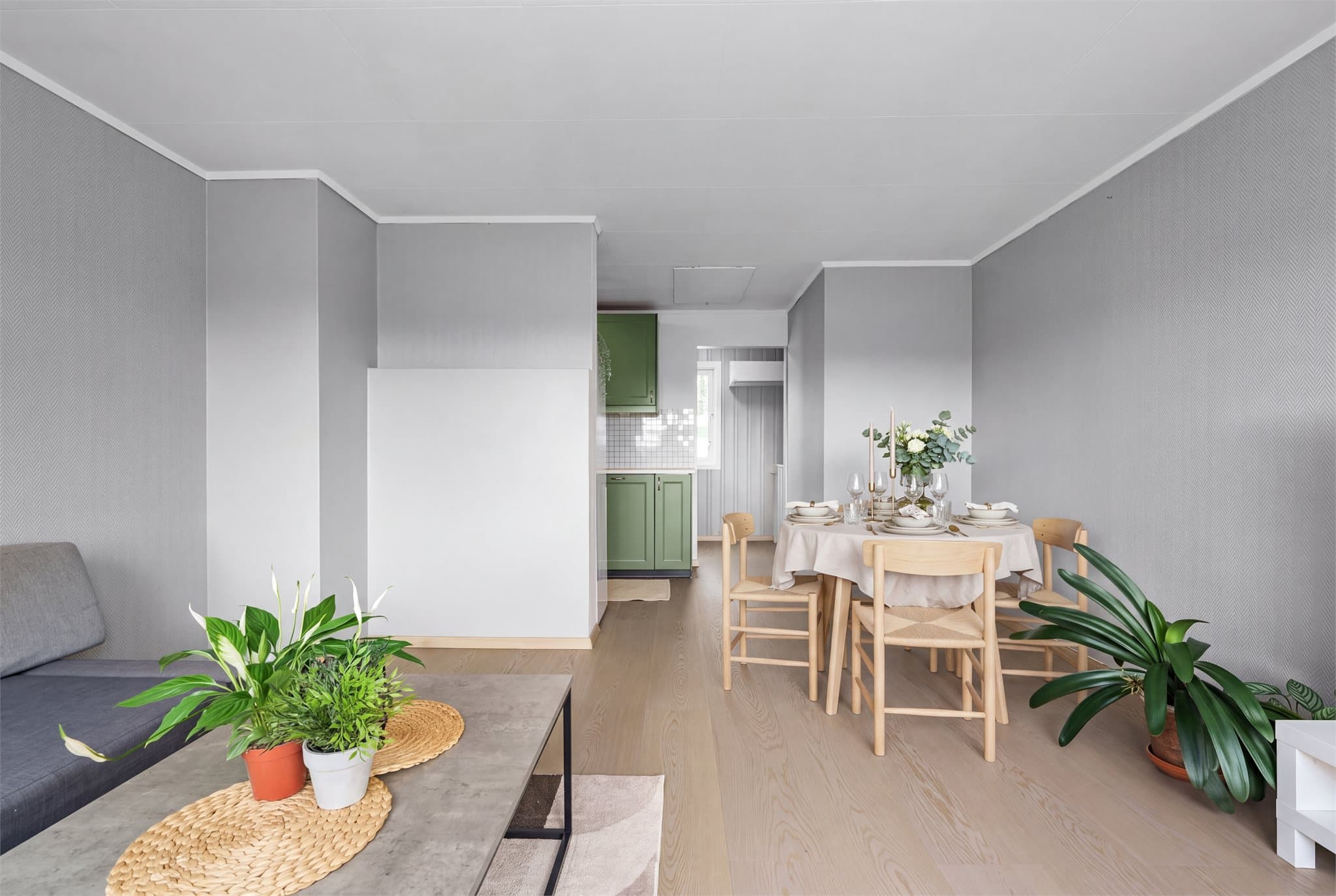 Digitalt møblert med spisebord som illustrasjon og inspirasjon