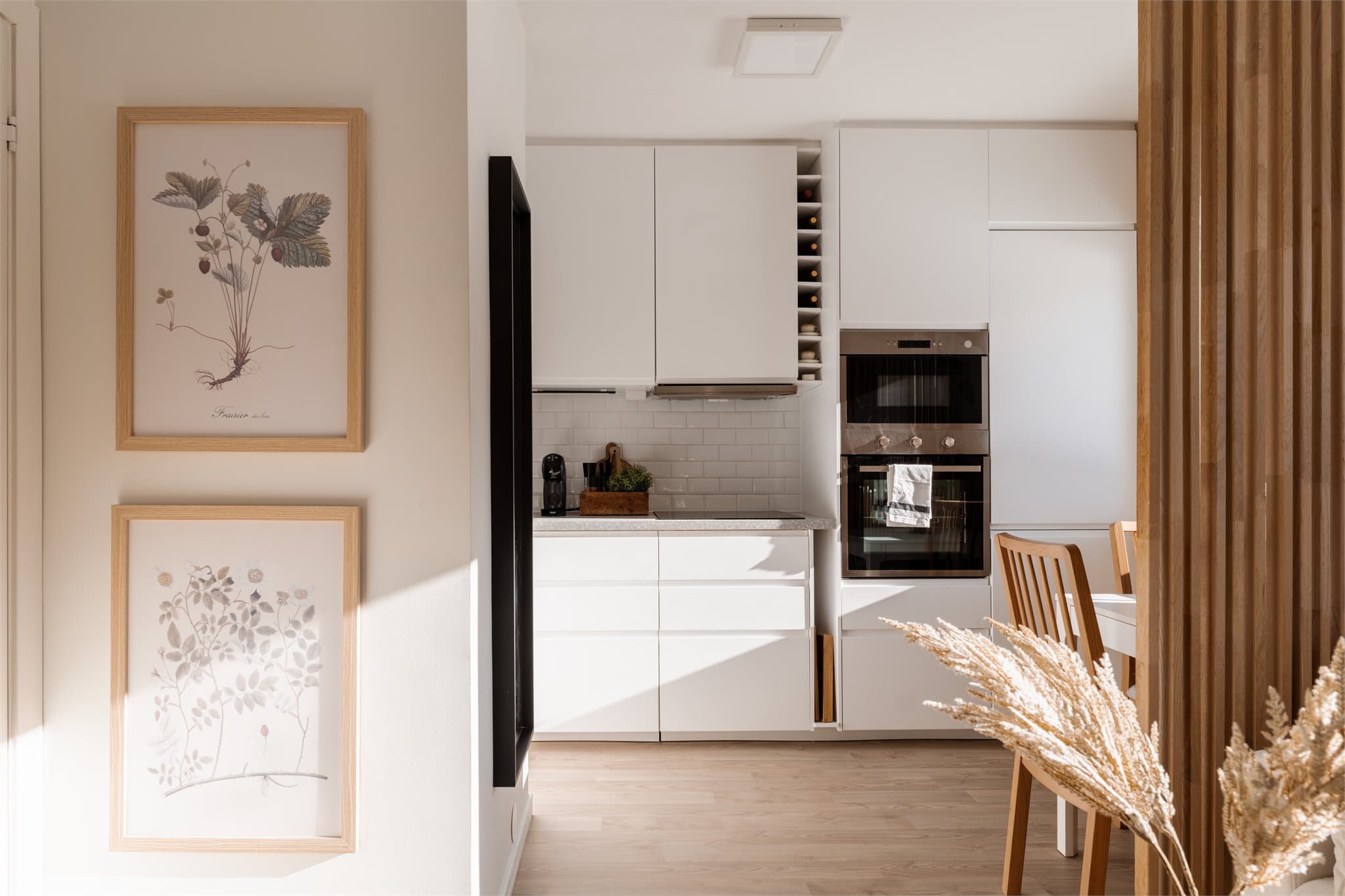 Emera Eiendomsmegling v/Adrian Stokstad ønsker velkommen til Rektorhaugen 9B! Foto: Henrik Fjørtoft Sporsheim.