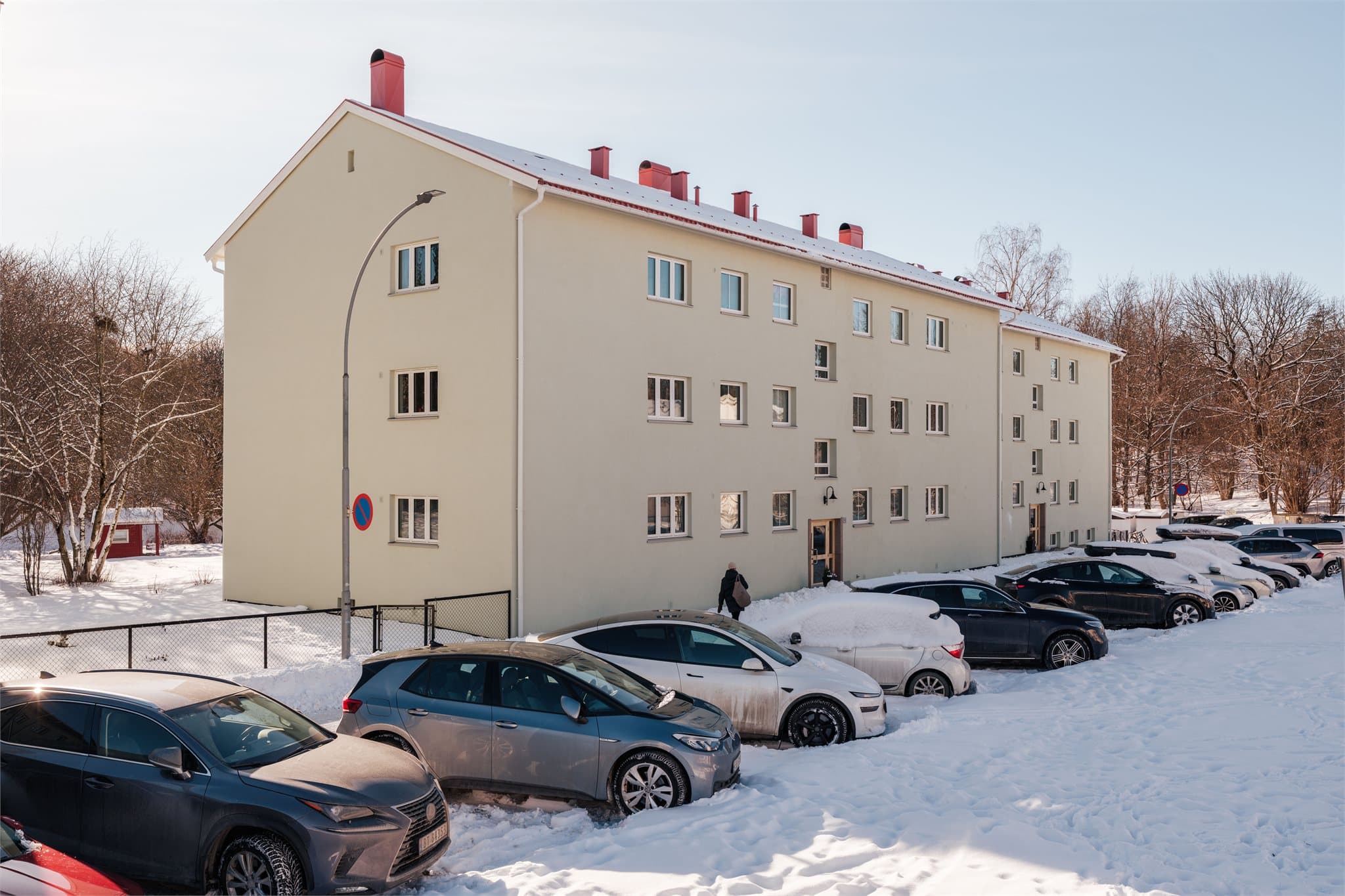 Svært gode kollektivforbindelser med kun 3 minutter til T-banen og 1 minutt til bussen.