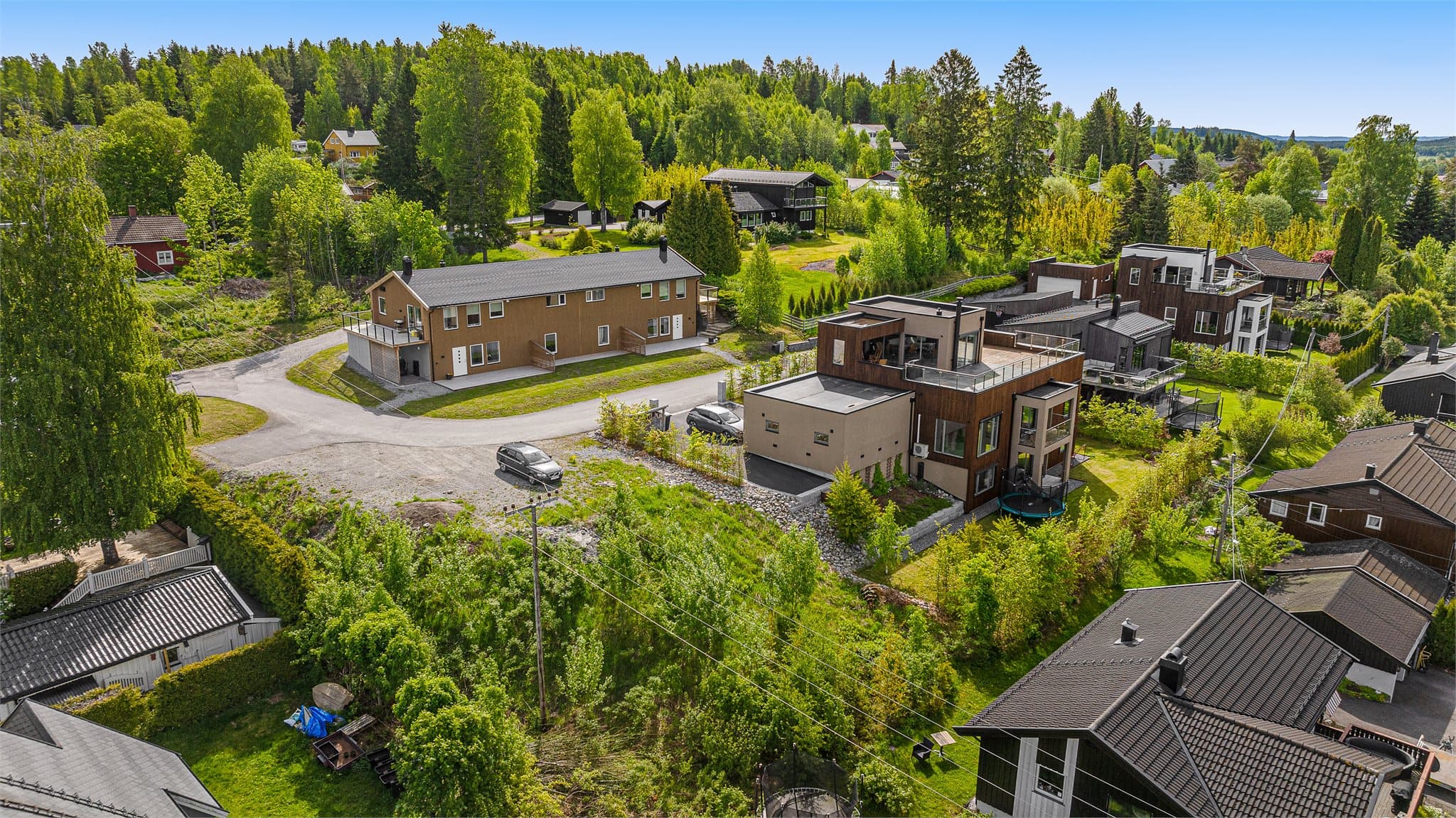 Nabolaget består av både moderne og eldre boliger