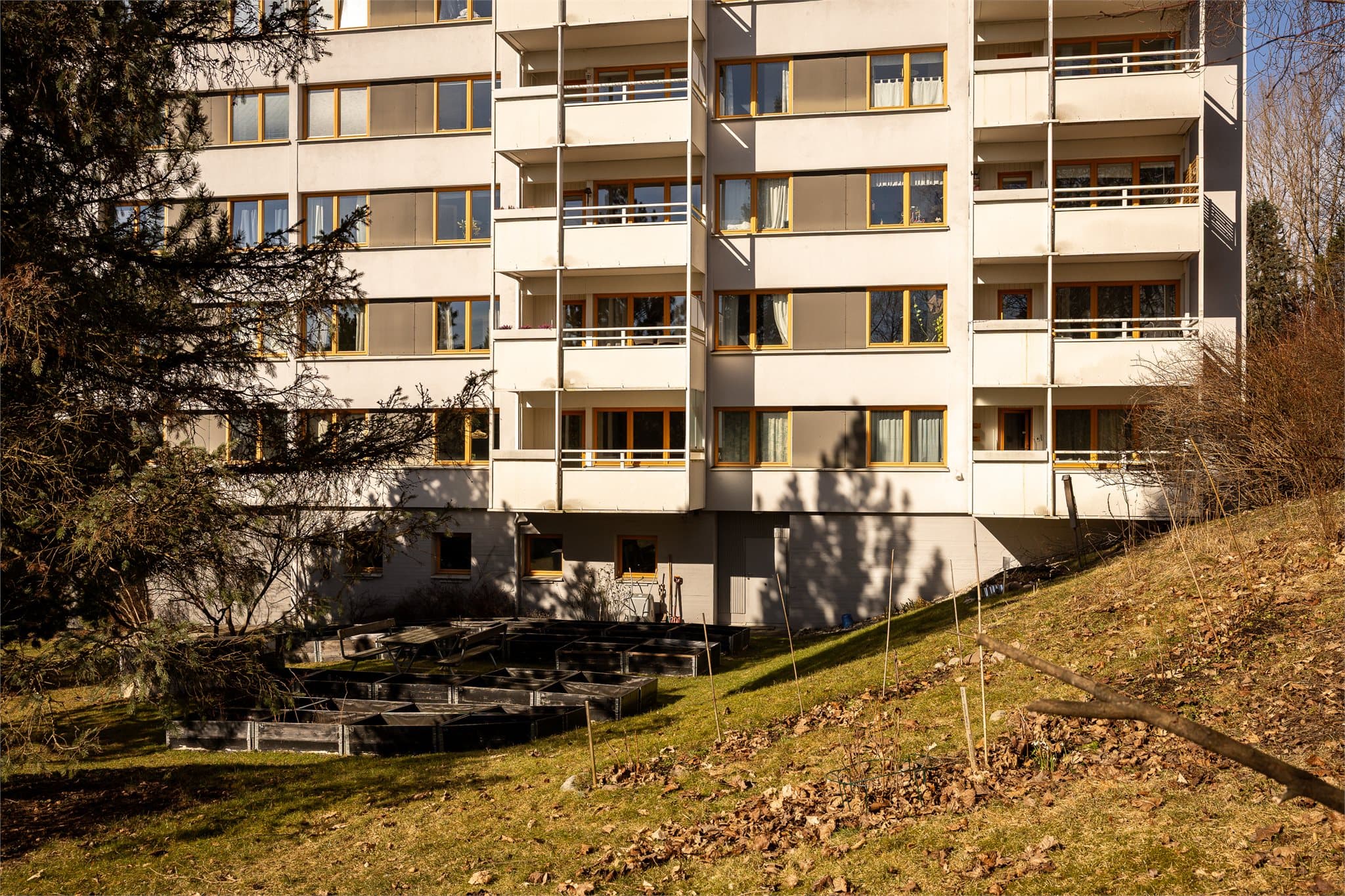 Lillo Terrasse er et veldrevet borettslag tilknyttet OBOS, med opparbeidede fellesarealer.