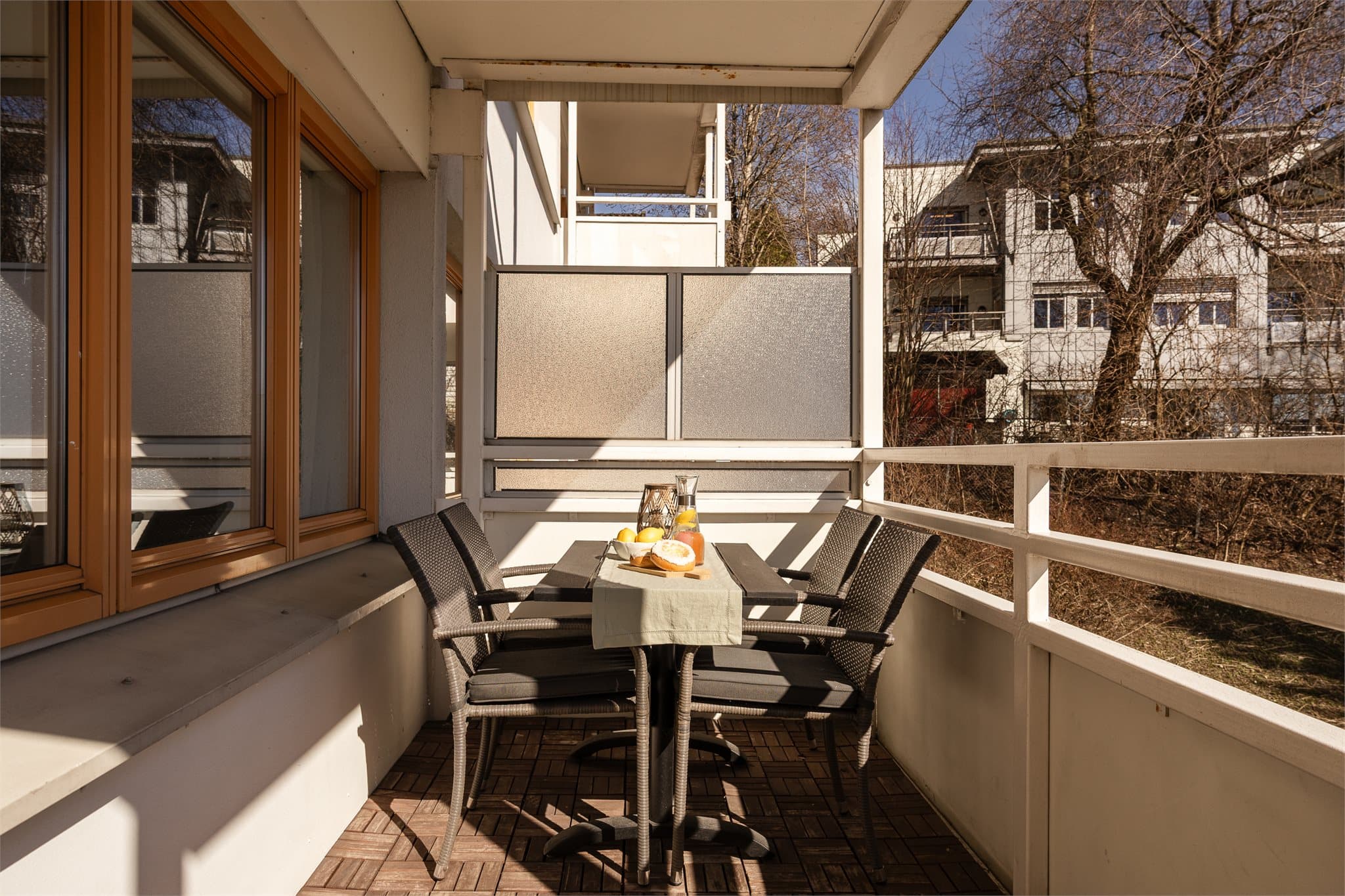 Balkongen er romslige 8,4 m², med plass til sittegruppe og gode solforhold på morgen og formiddag.