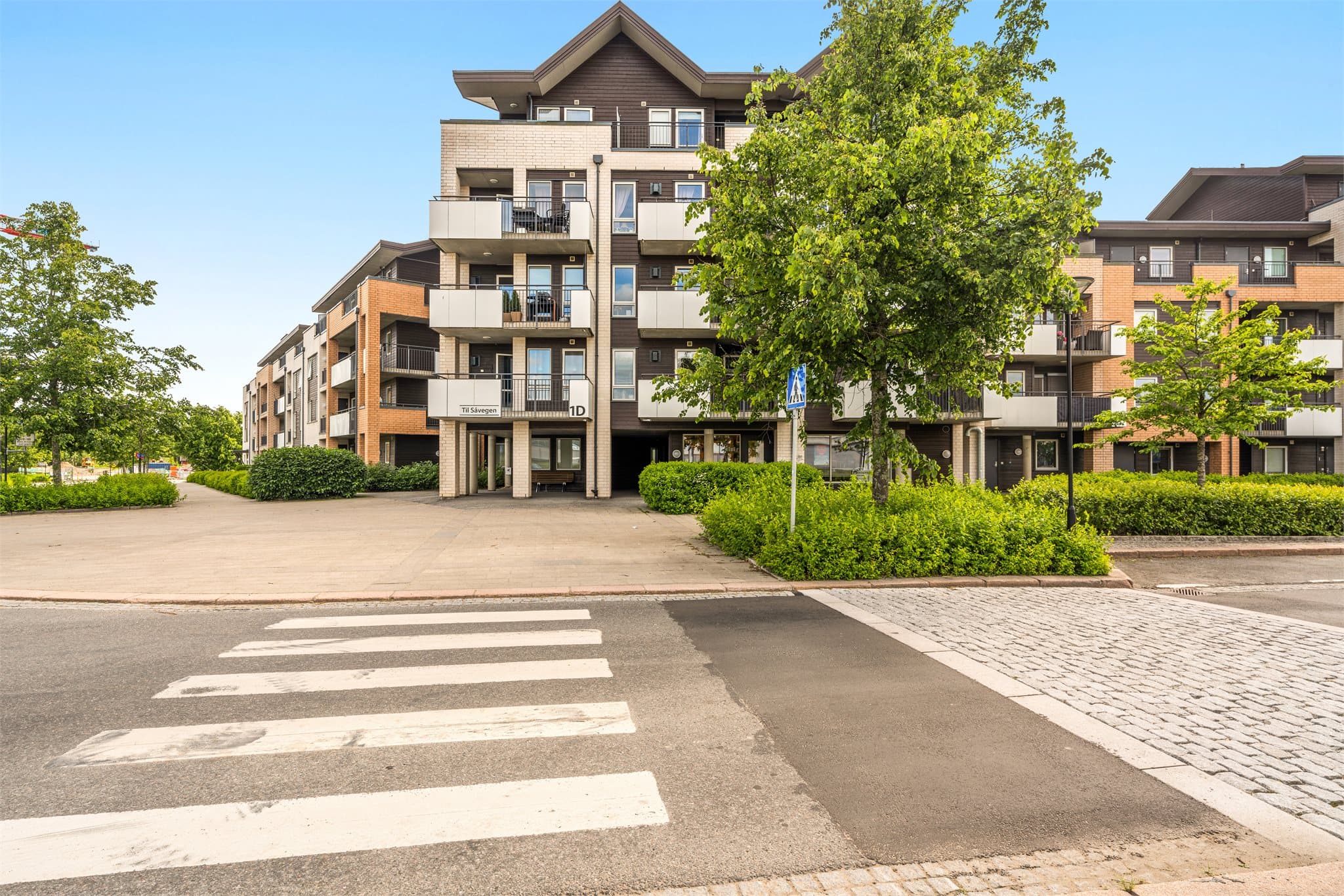 Her bor man sentralt med gangavstand til alt - som butikker, kjøpesenter og togstasjon. Velkommen til visning!
