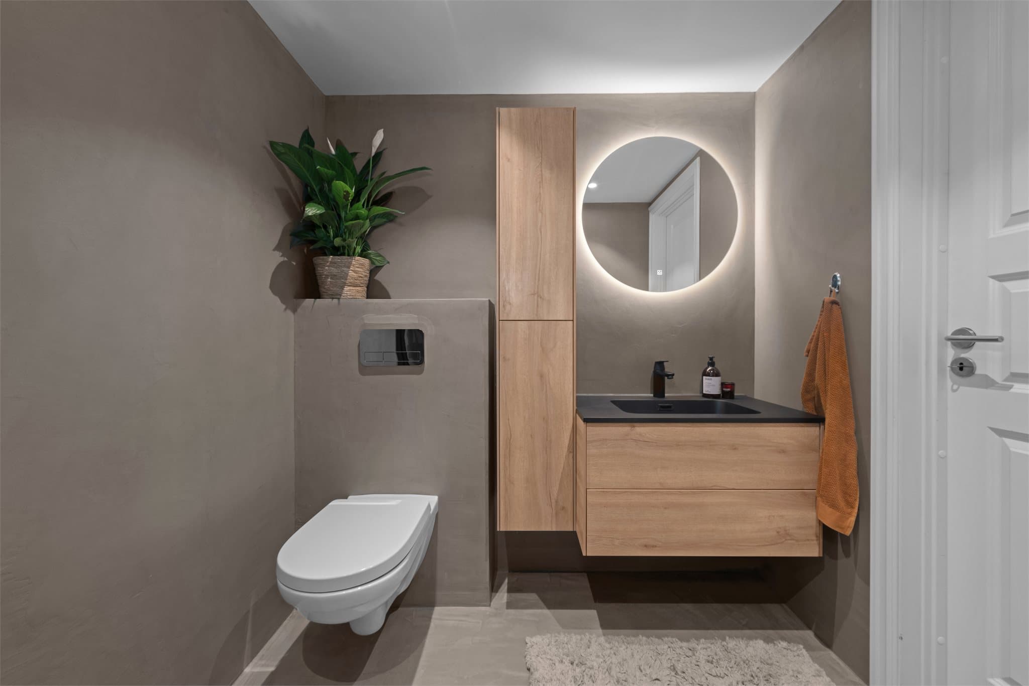 Badet er overflateoppusset med mikrosement og ny innredning i 2024