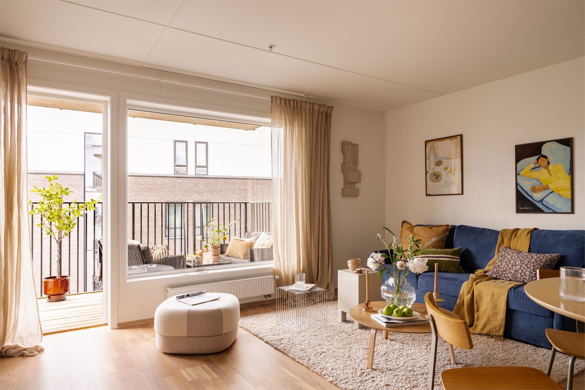 Leiligheten stod ferdig i 2018 og har en flott eikeparkett på gulv.