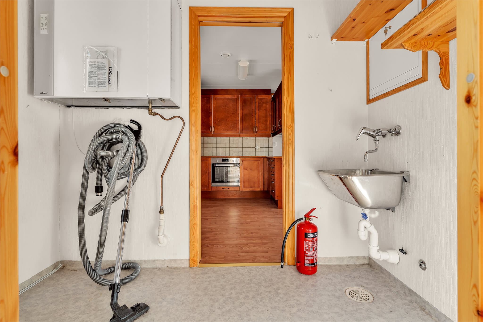 Det er balansert ventilasjon. Varmeveksler plassert i vaskerom.
