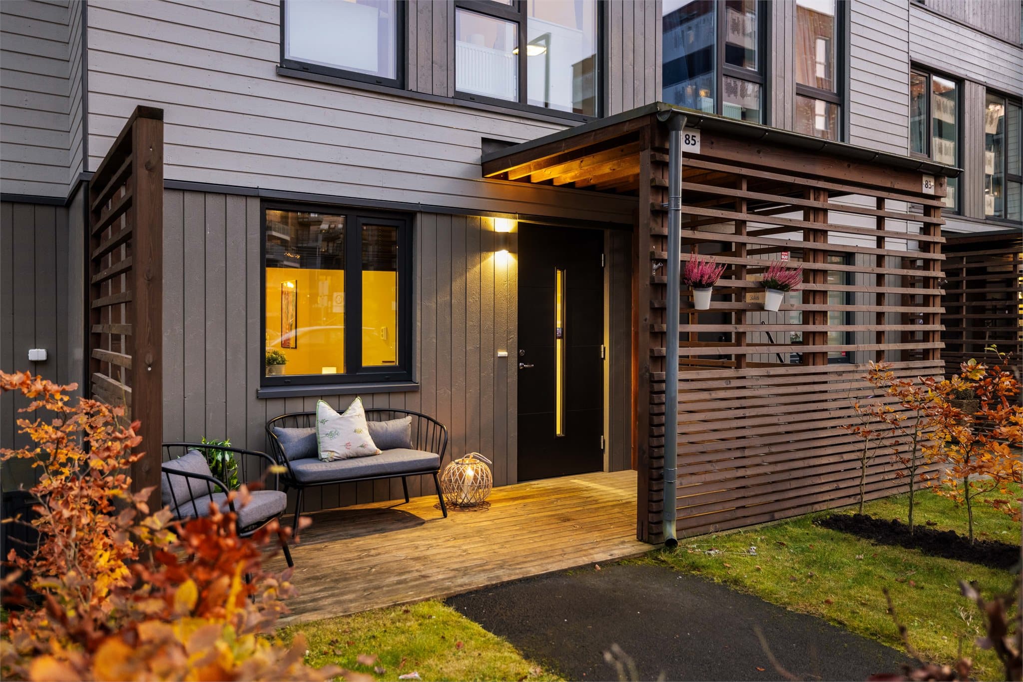 Et moderne, familievennlig rekkehus fra 2019 over tre plan.