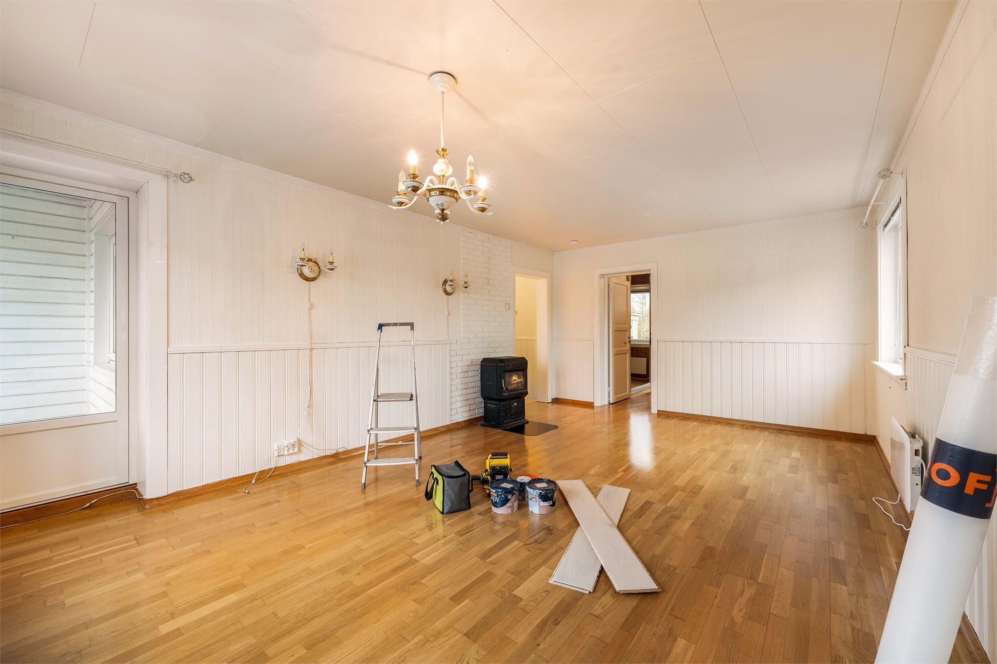 Leiligheten har behov for oppussing og modernisering.