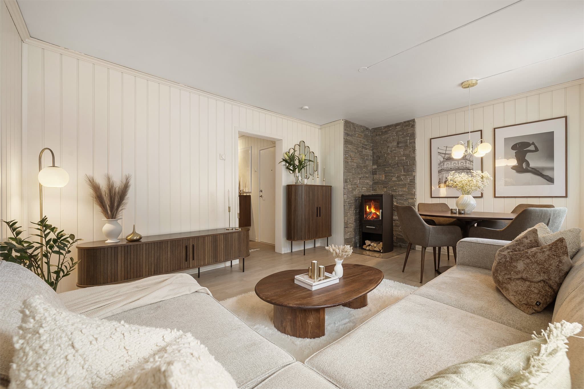 Leiligheten er malt i lyse og behagelige fargetoner som gjør det enkelt å sette sitt eget preg.