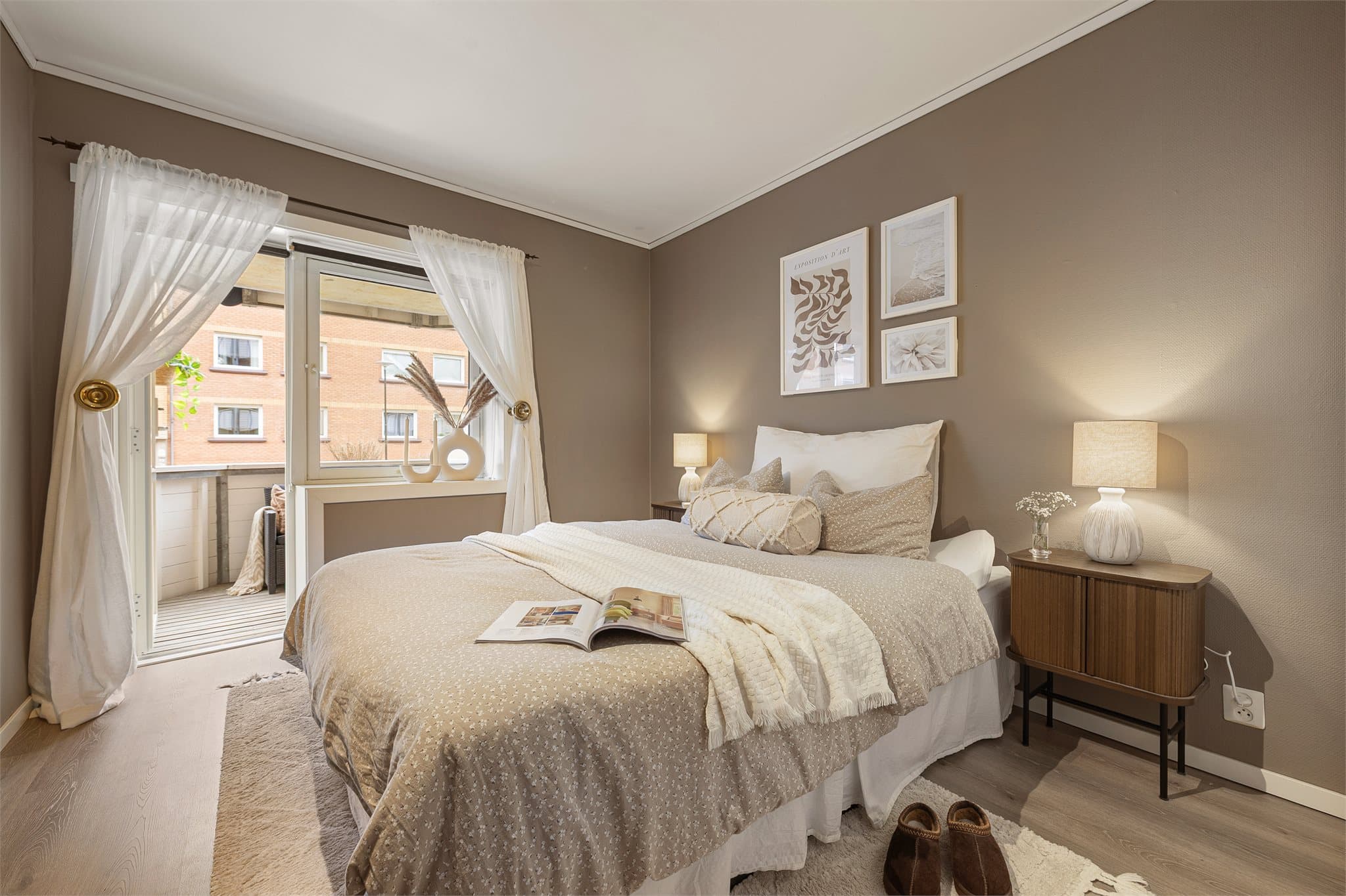 Lunt og innbydende soverom på hele 10,5 kvm. Rommet kan enkelt innredes med både dobbeltseng og tilhørende møblement.