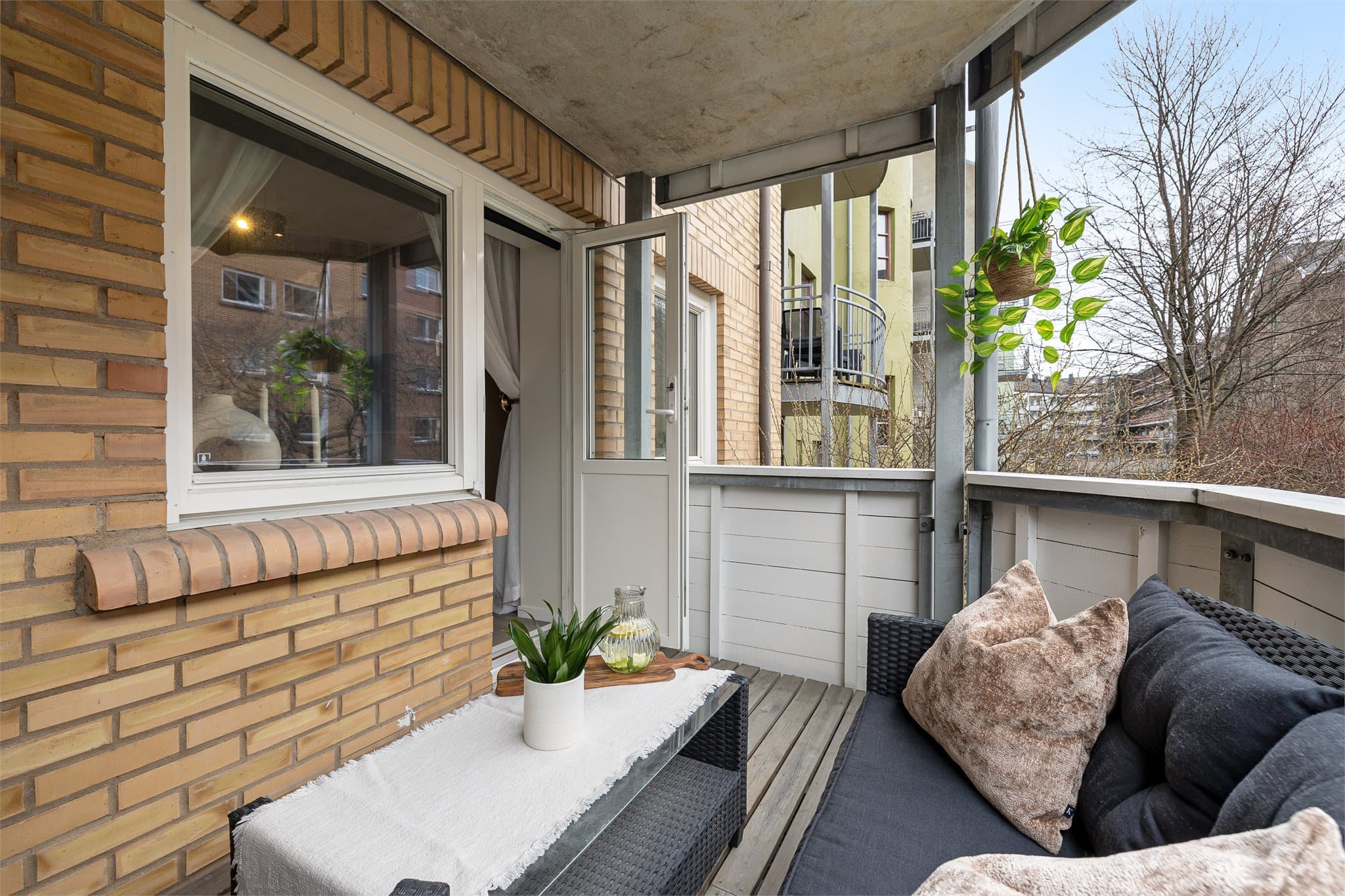 Her bor du svært sentrumsnært med kort gangavstand til kollektivforbindelser, dagligvare og Solsiden.