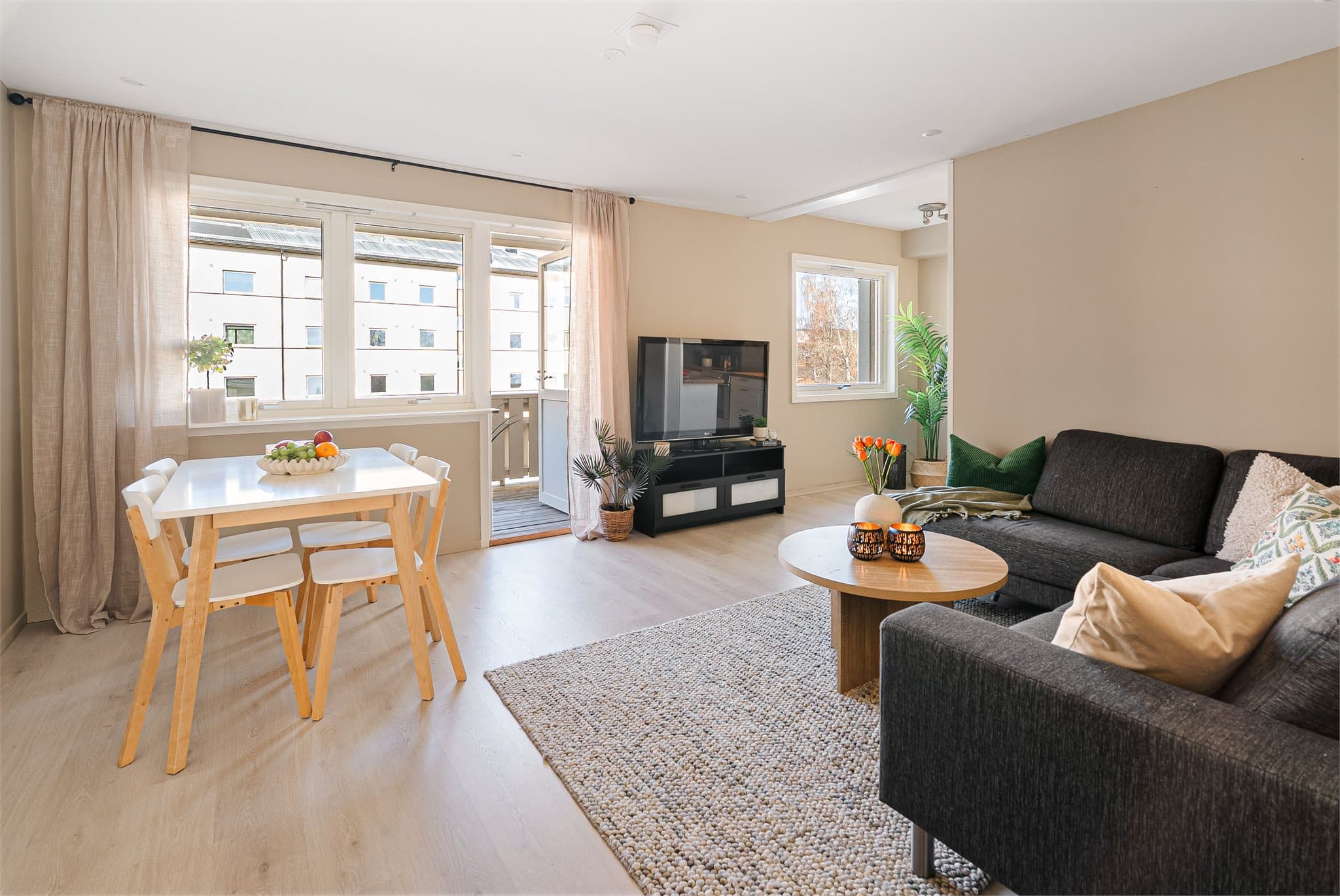 Emera Eiendomsmegling ved Marit Skolmli ønsker velkommen til Stabells veg 7B! Fotograf: Bjørn Christer Lemcke / Husfoto.