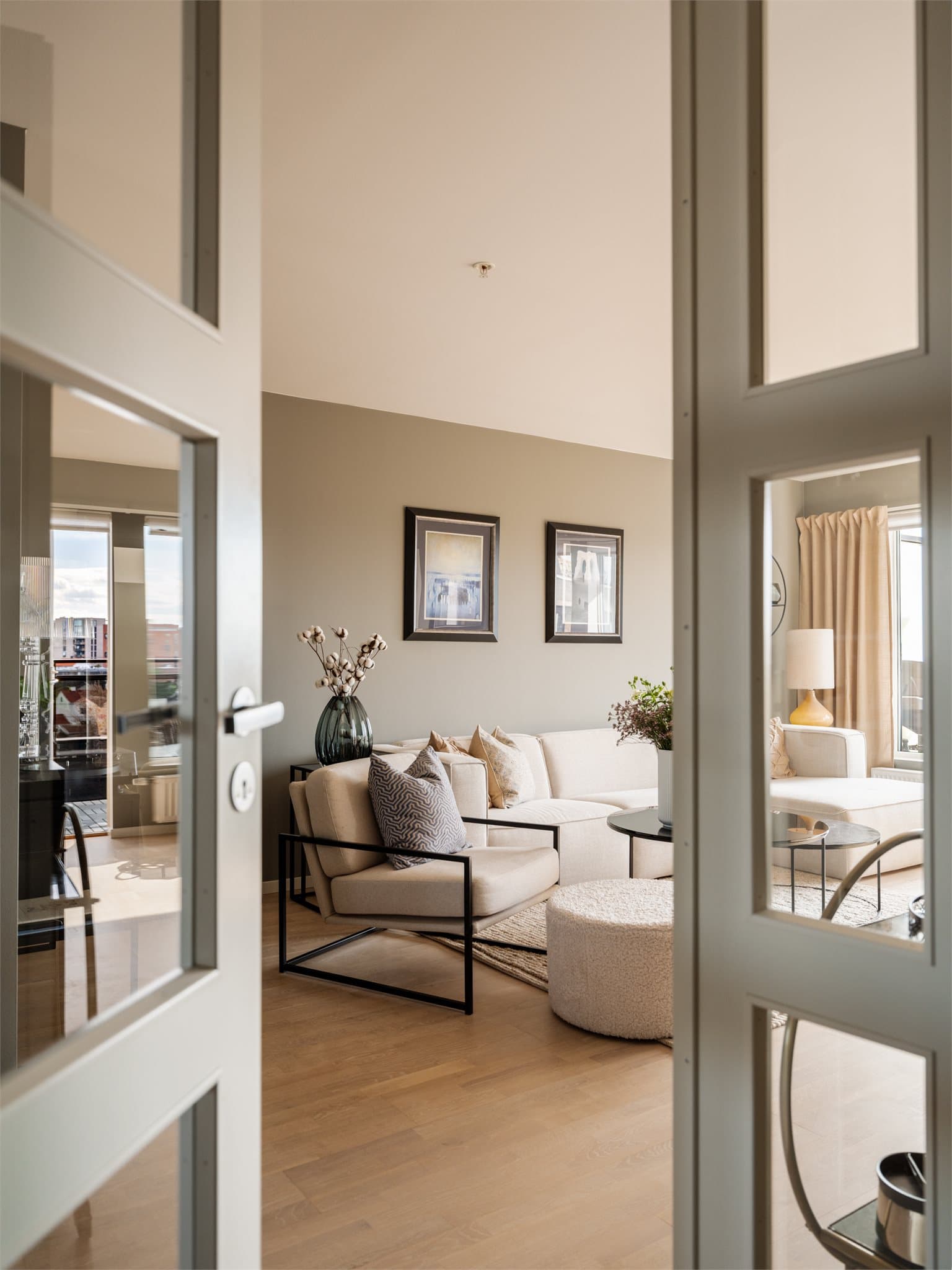 Bygget er oppført i regi av JM som er kjent for solide bygg med materialer av høy kvalitet. Løkkehagen er et av de mest populære prosjektene i området hvor folk virkelig trives godt, noe som har resultert i at det sjeldent ligger boliger som denne ute.