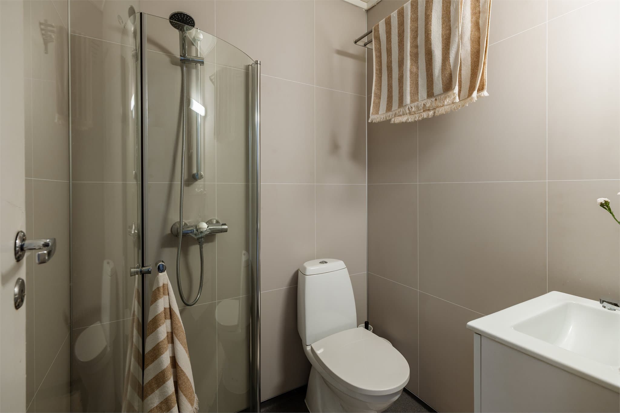 Badet ble oppgradert i 2026 og holder en enkel og funksjonell standard.