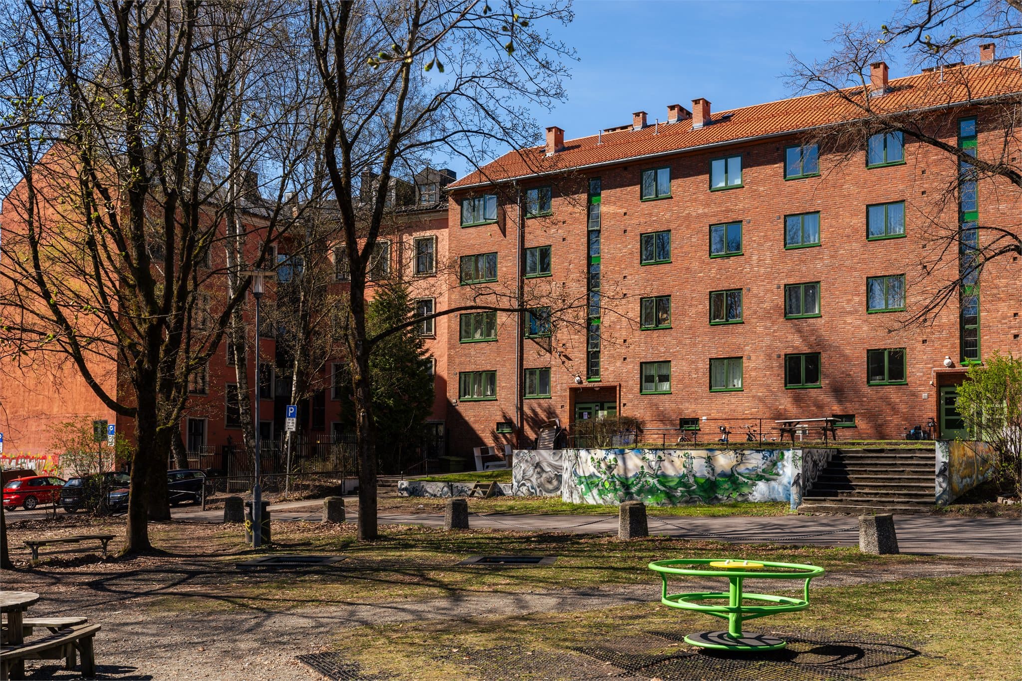 Fra leiligheten er det kort vei til parker, grøntområder og de idylliske turstiene langs Akerselva.