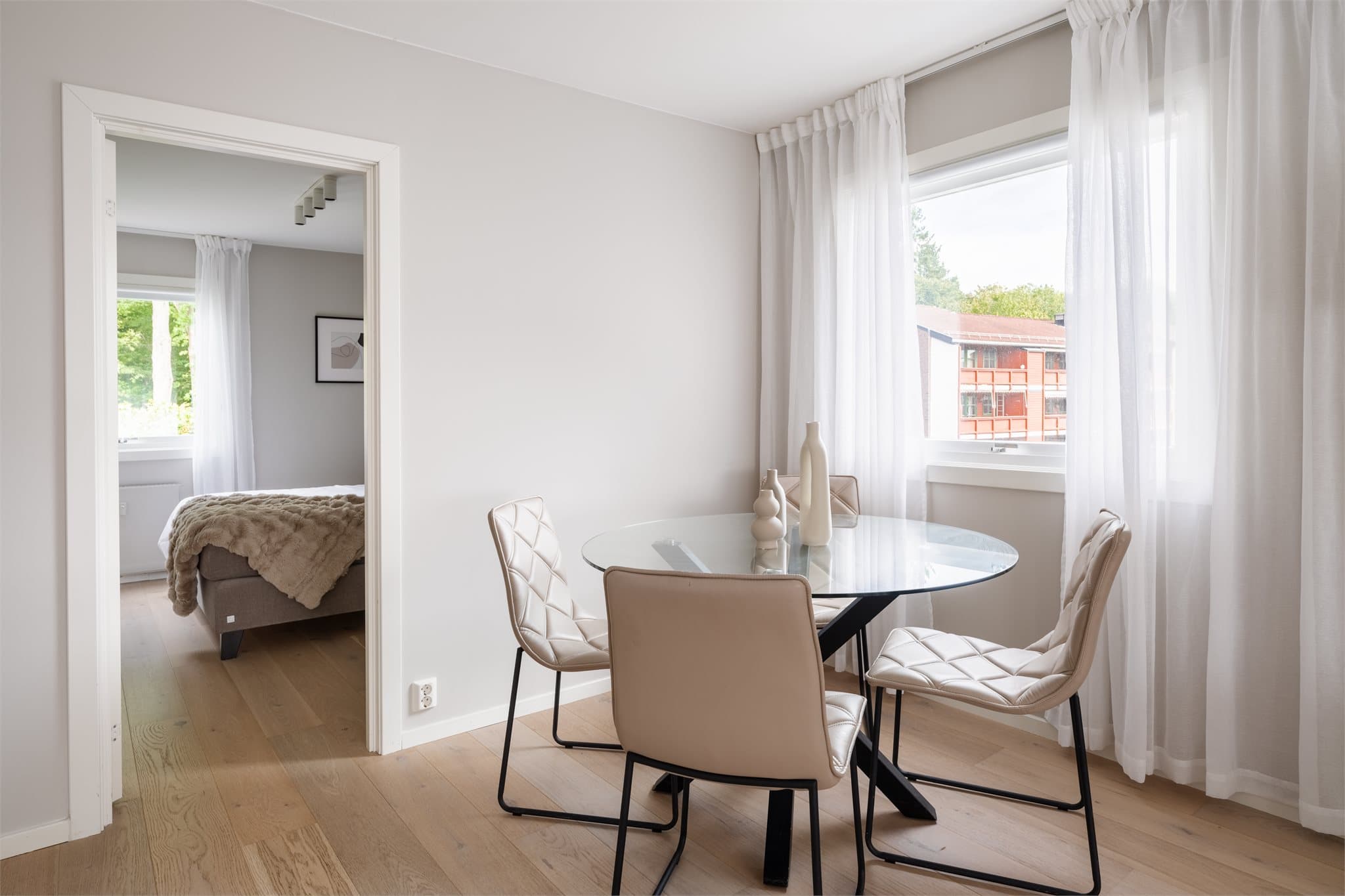 Egen plass til spisebord i tilknytning til stuen.