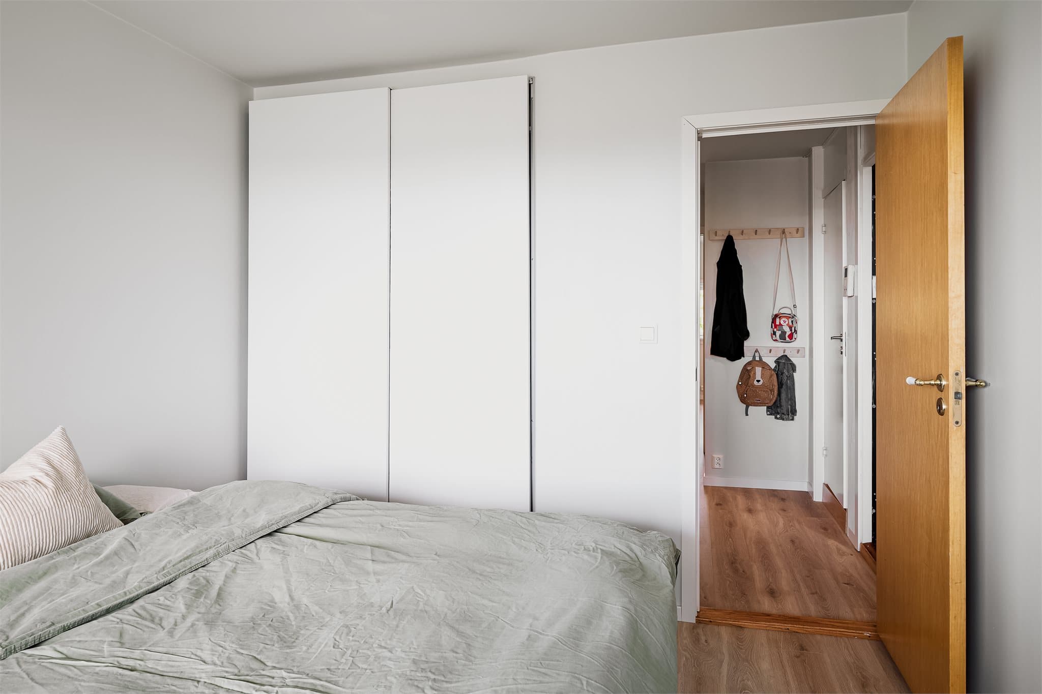 Plass til stort garderobeskap.