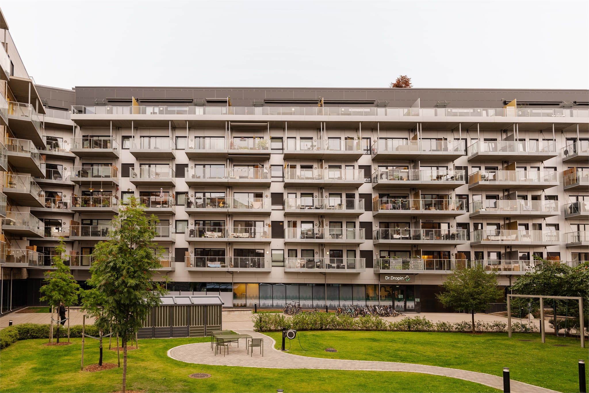 Her bor dere sentralt og moderne i et nyere bygg fra 2019.