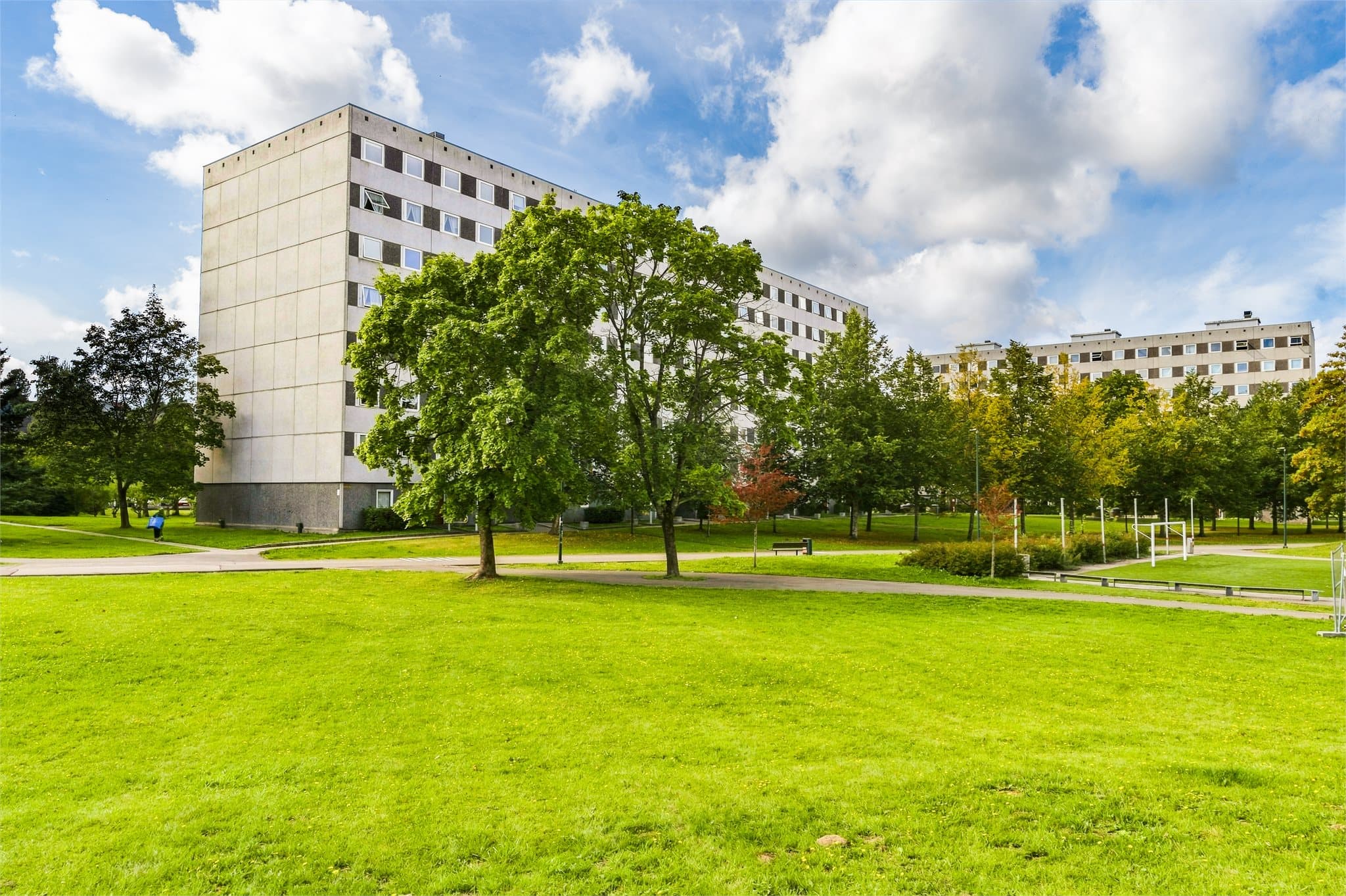 Borettslaget har fine fellesområder som består av bl.a. lekeplass, treningspark, fellesrom og fine grøntområder.