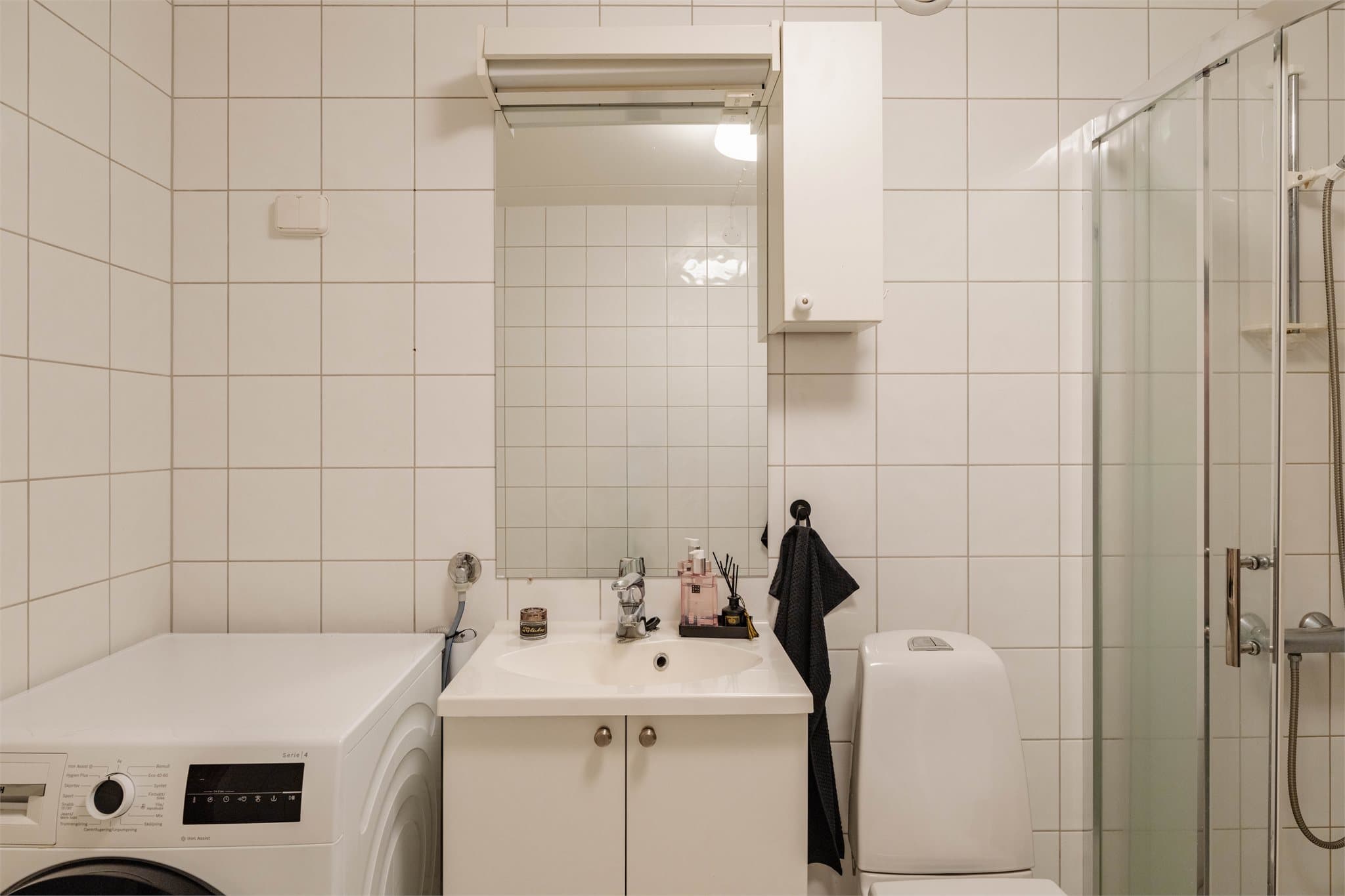 Det er elektriske varmekabler i gulvet.