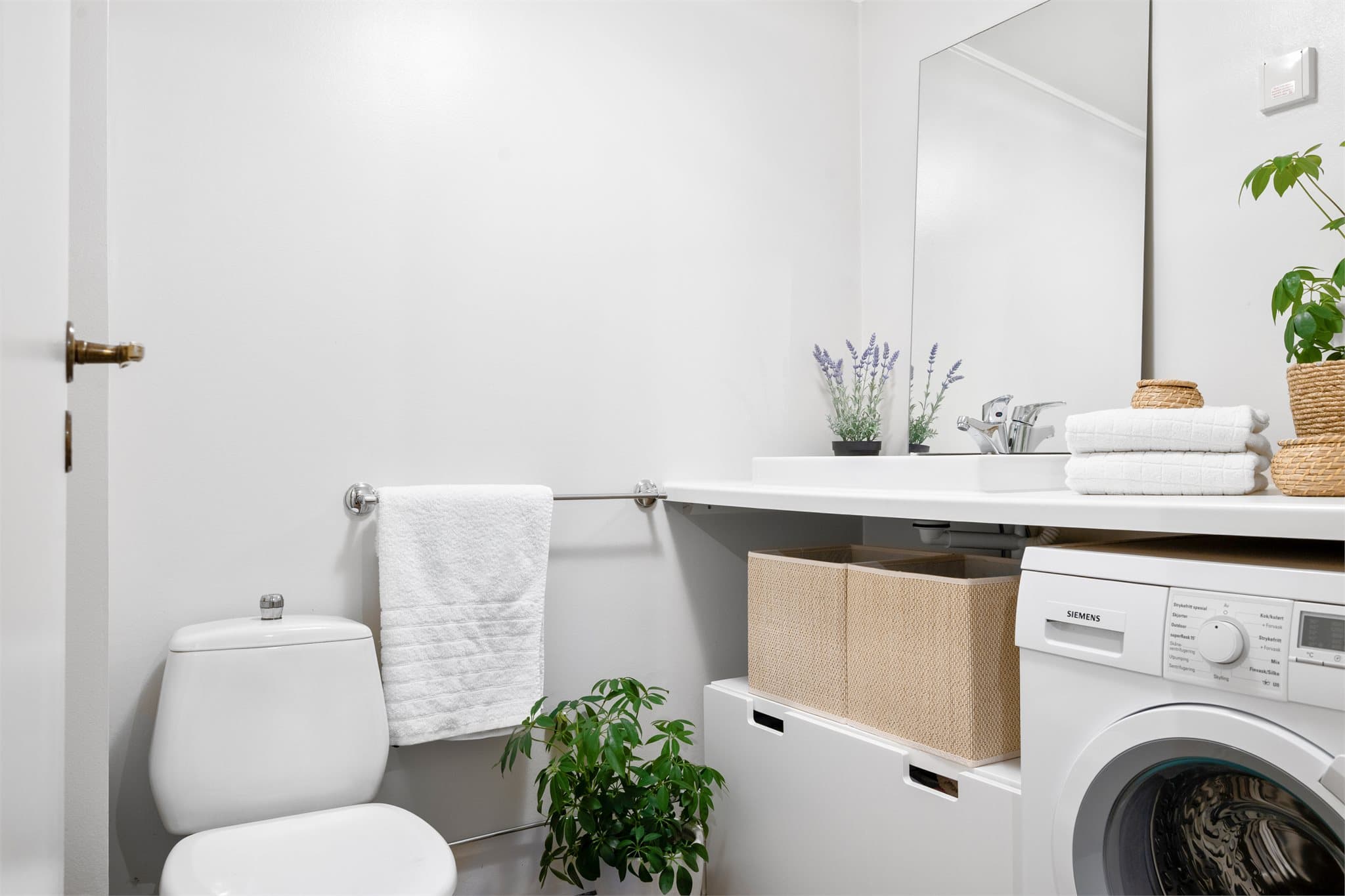 I 1.etasje har man et kombinert vaskerom med wc.