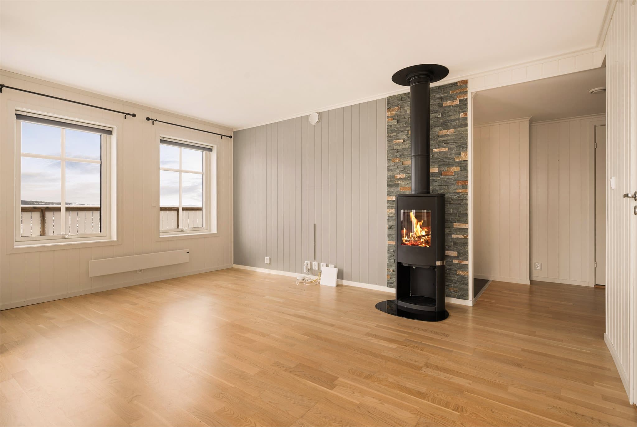 På kaldere dager har man peisovn for en lun og behagelig varme.